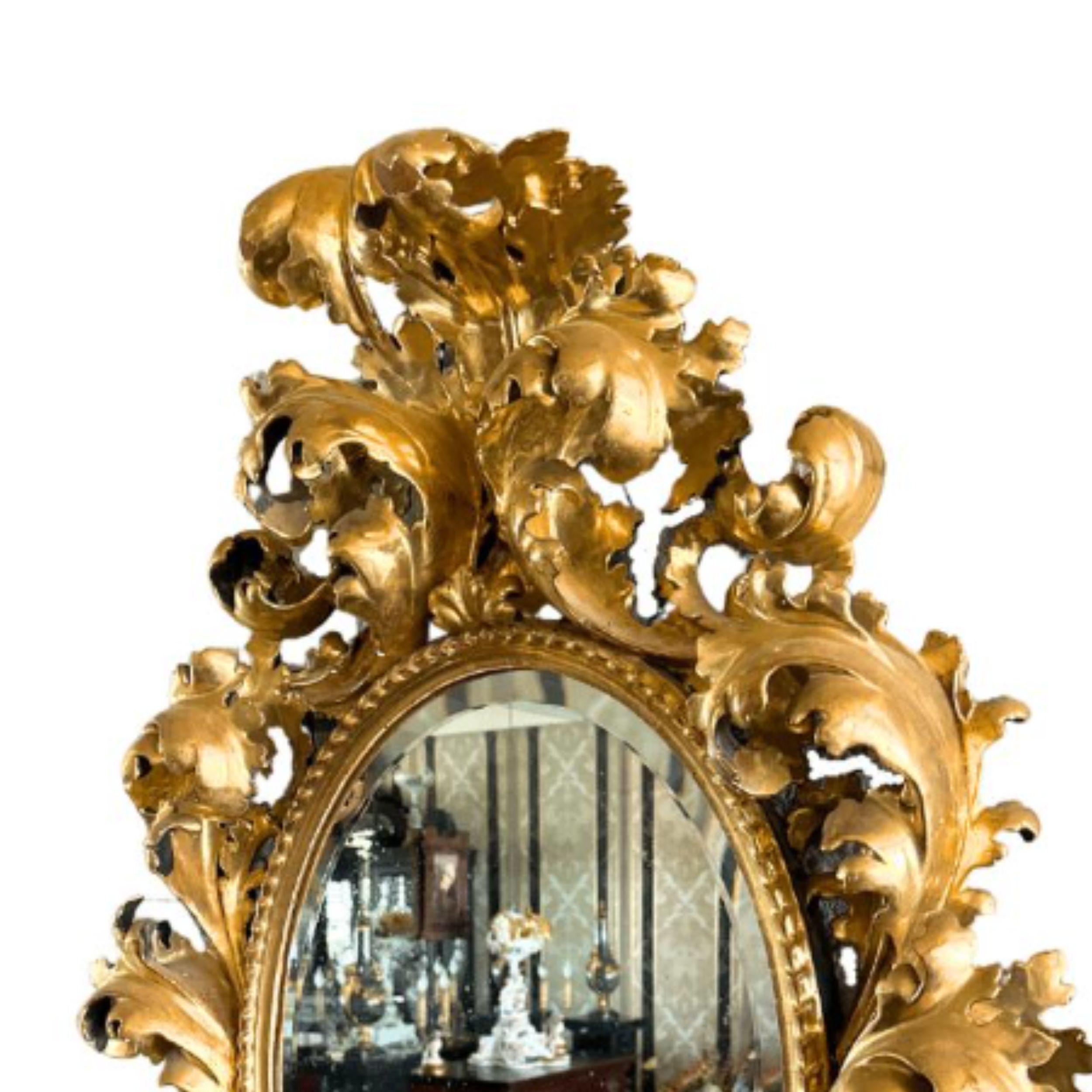Ein Paar italienische geschnitzte vergoldete Wood Antique Frames um 1755 im Angebot 2