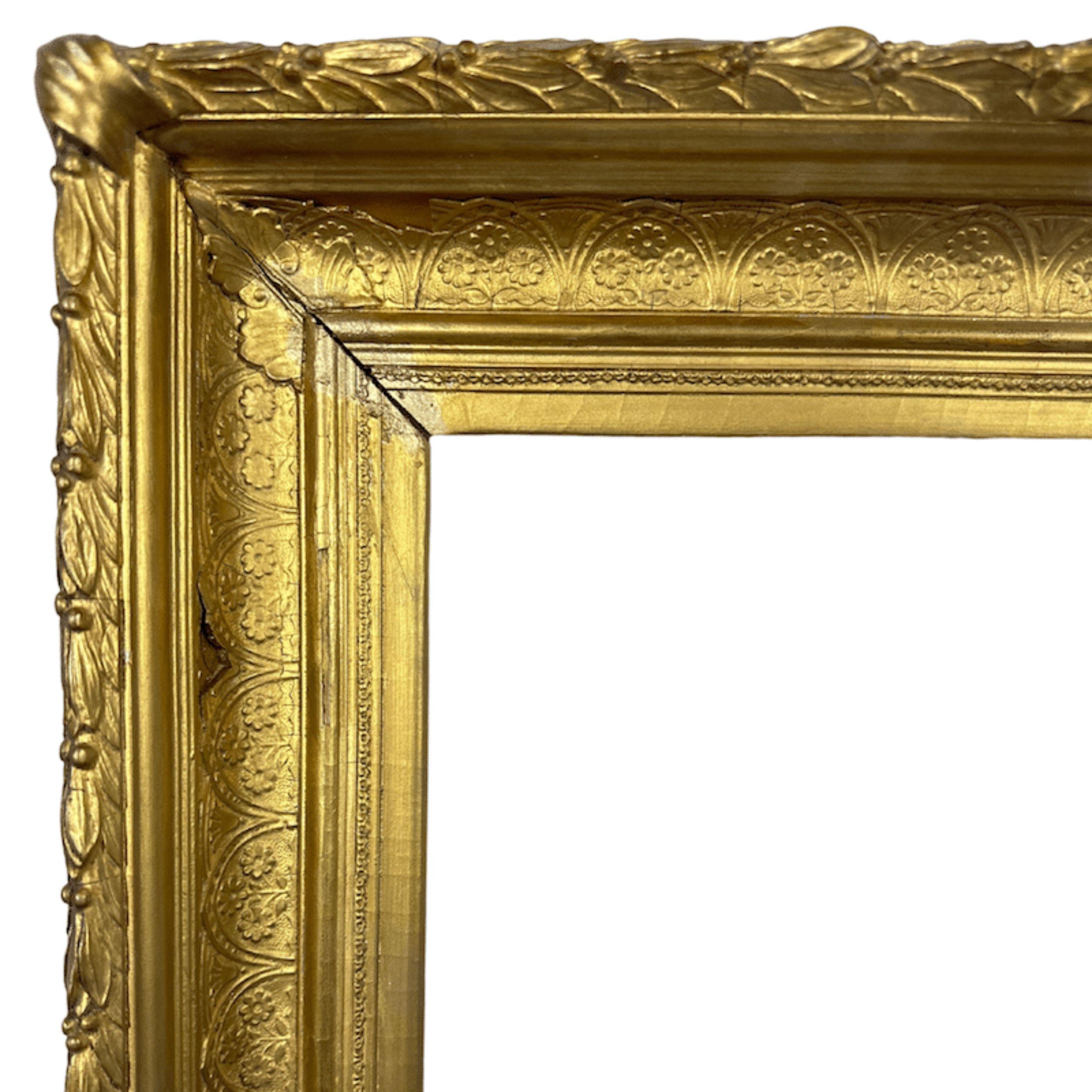 Cadre doré américain des années 1870 avec motifs floraux arqués et marguerite en vente 4