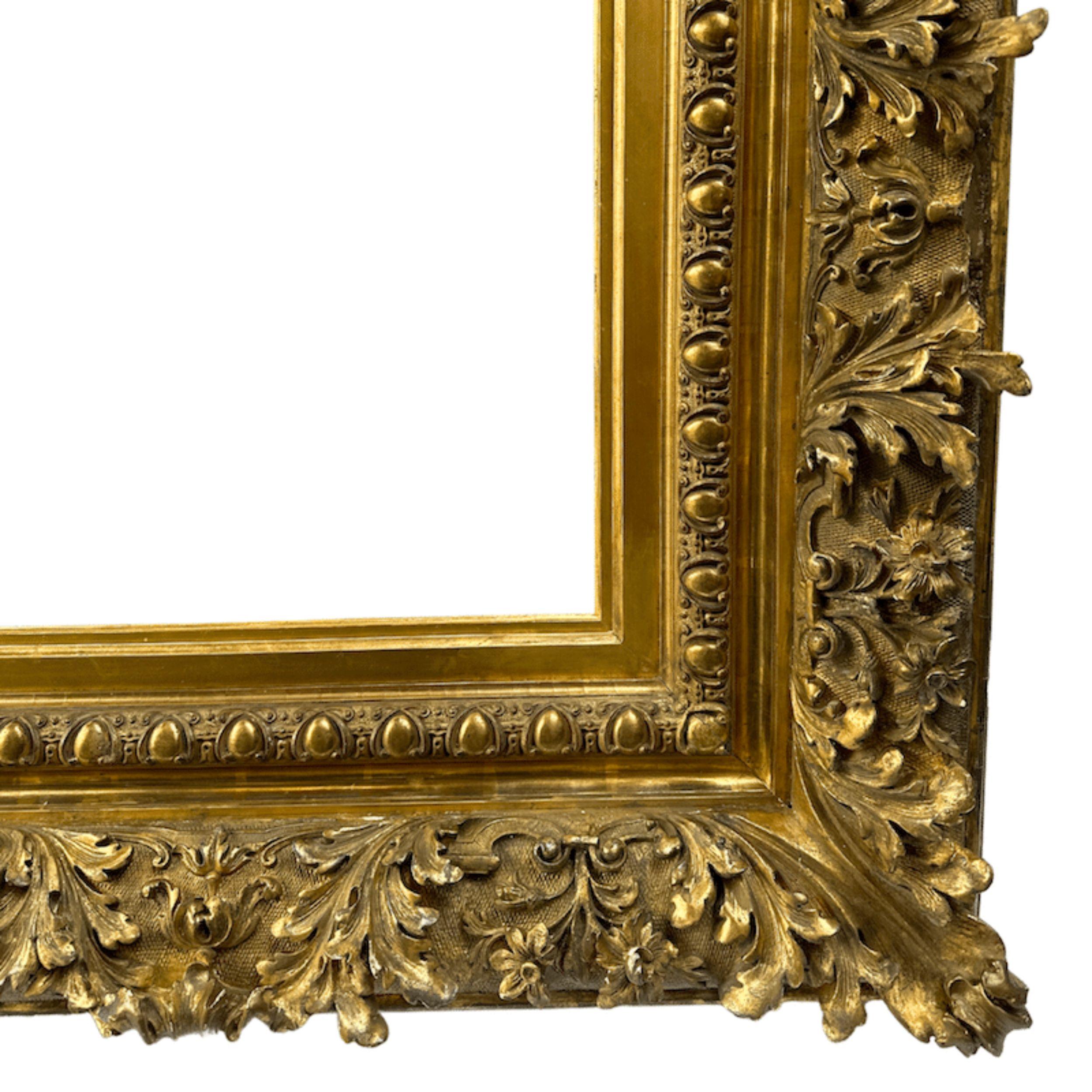 Cornice americana dorata della fine del XIX secolo con dettagli ornamentali in acanto
Questa imponente cornice in legno dorato americano del 1880 esemplifica lo stile riccamente decorativo abbracciato dalla Scuola di Barbizon. Con le sue dimensioni