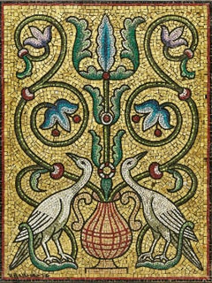 Uccelli e disegni floreali in mosaico dorato
