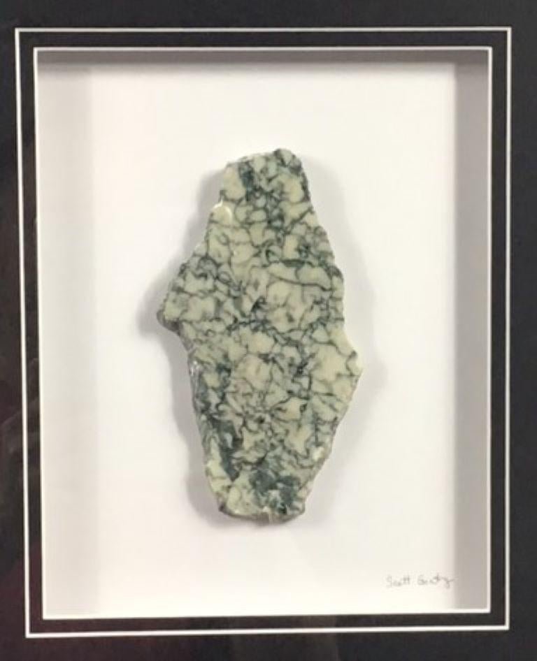 Ein Paar gerahmte 11x14 gerahmte Steinkunstwerke (Campan Vert Marmor) im Angebot 4