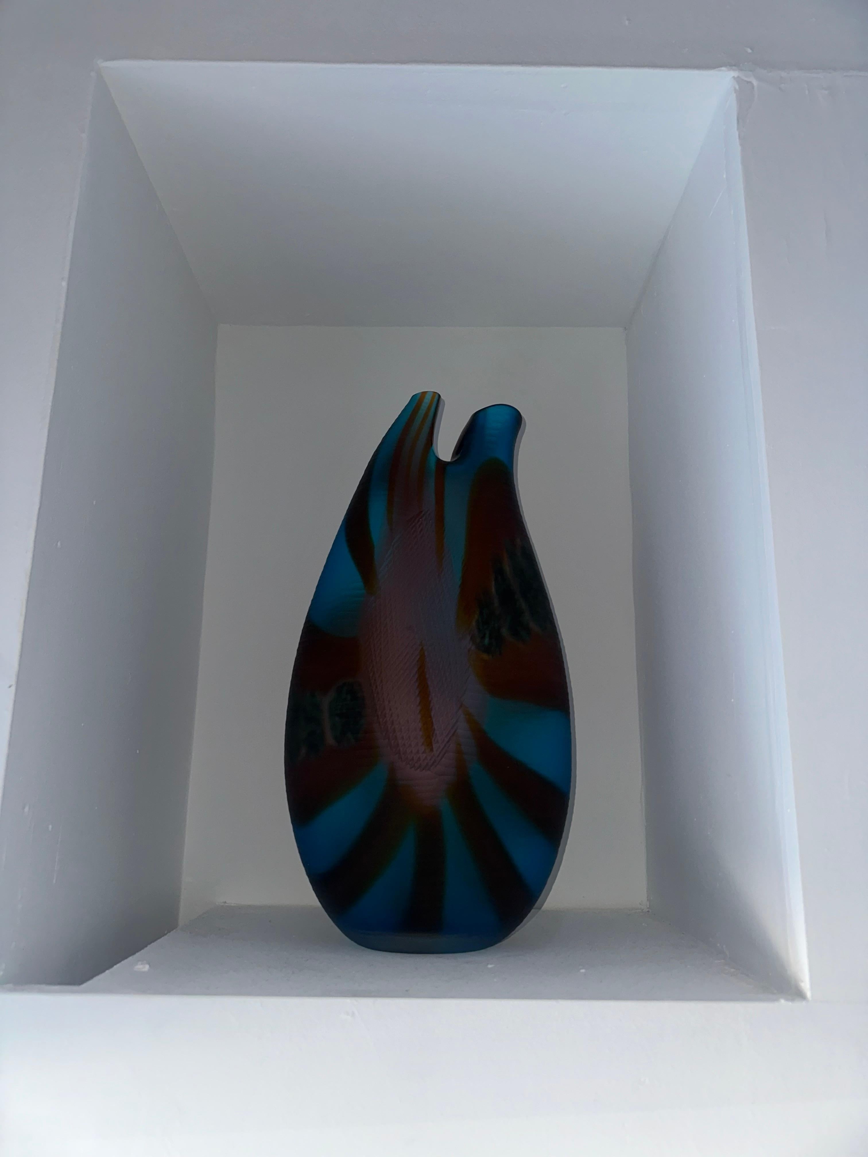 Junonia, vase en verre de Murano soufflé à la main, multicolore - Abstrait Art par Afro Celotto