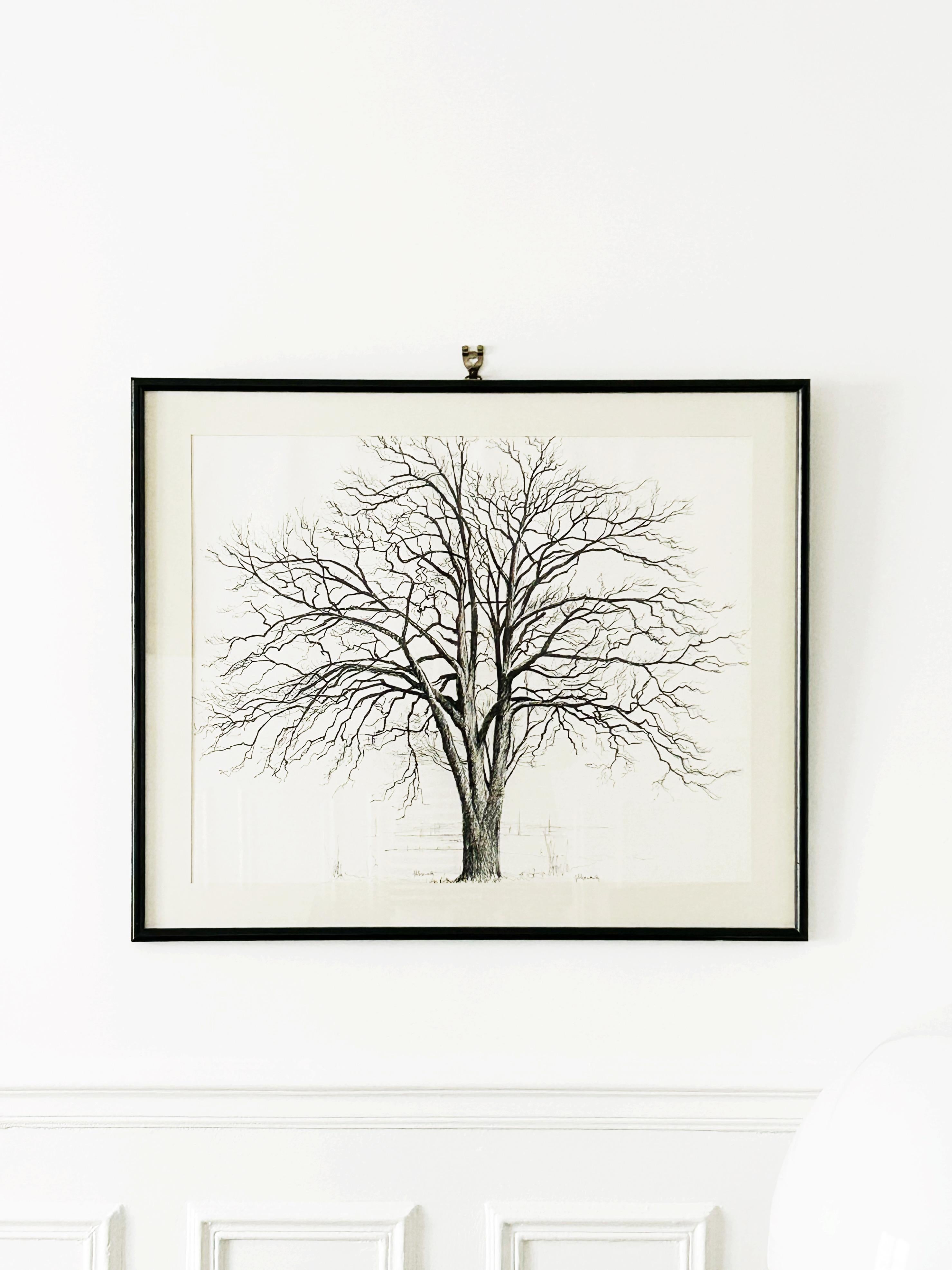 Philippe Le Gouaille (1912-2001)
The Tree
Ink on paper
Signed lower center
47 x 58,5 cm
Original frame with tiny marks of time

A self-taught artist, Philippe Le Gouaille was born in Laval in 1912. His infinitely graceful works have left their mark