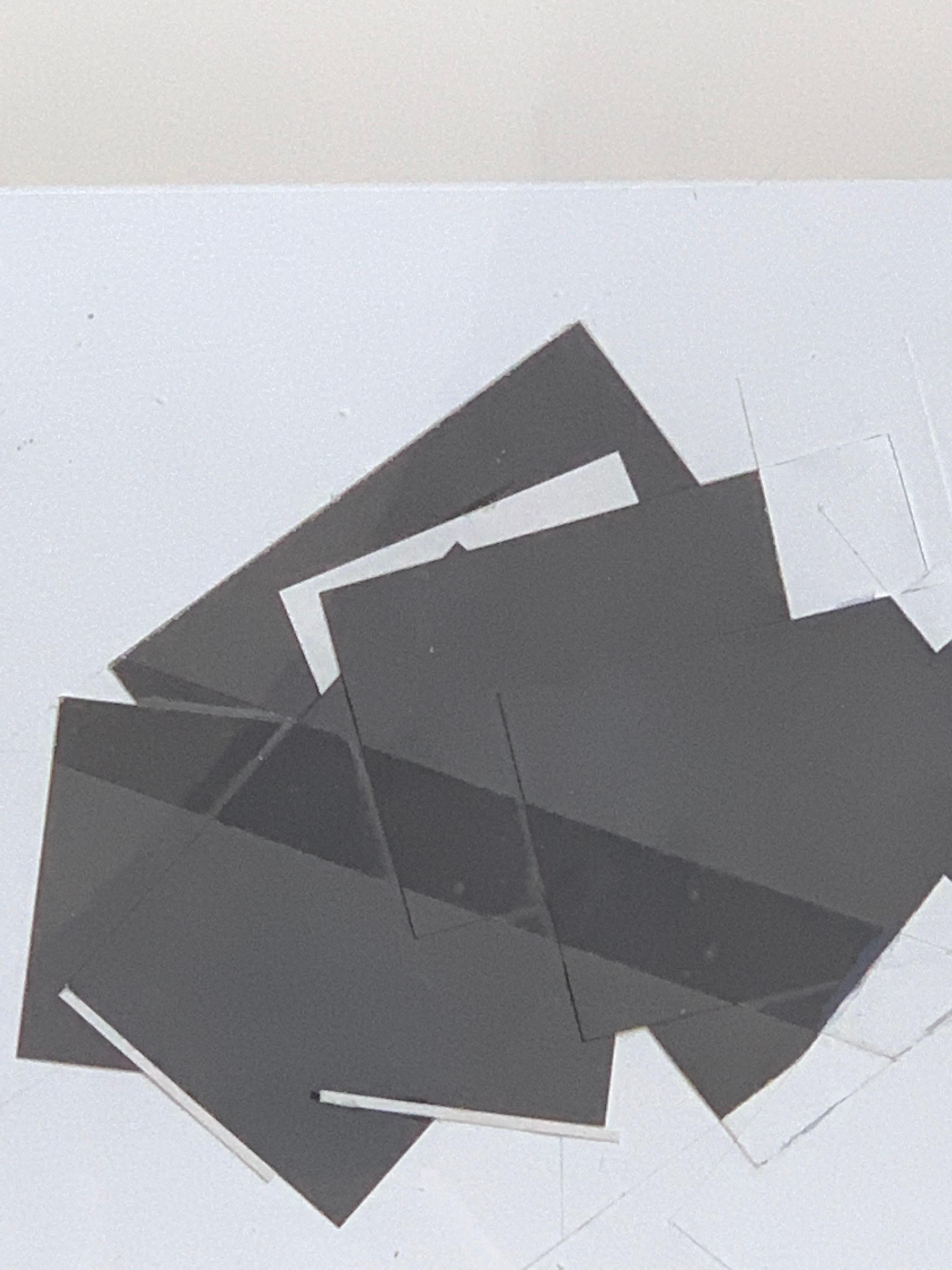 silhouette réglée, 1975, collage, techniques mixtes sur papier - Géométrique abstrait Mixed Media Art par Joel Bass