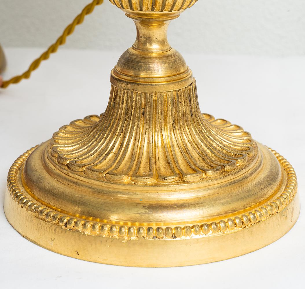 Pair of Napoleon III pinwheels in gilt bronze and Bohemian crystal belonging to the late 19th century.

The base is circular in shape with pods and unravels upward via a central support of the same crystal-coated material where six arms are