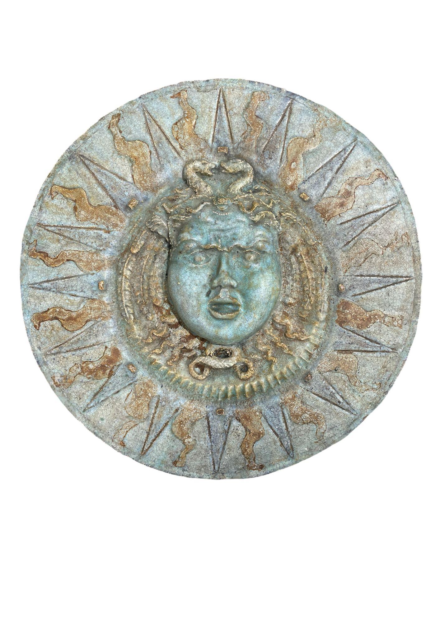 Plat décoratif en reliefs - Art de Unknown