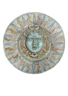 Plat décoratif en reliefs