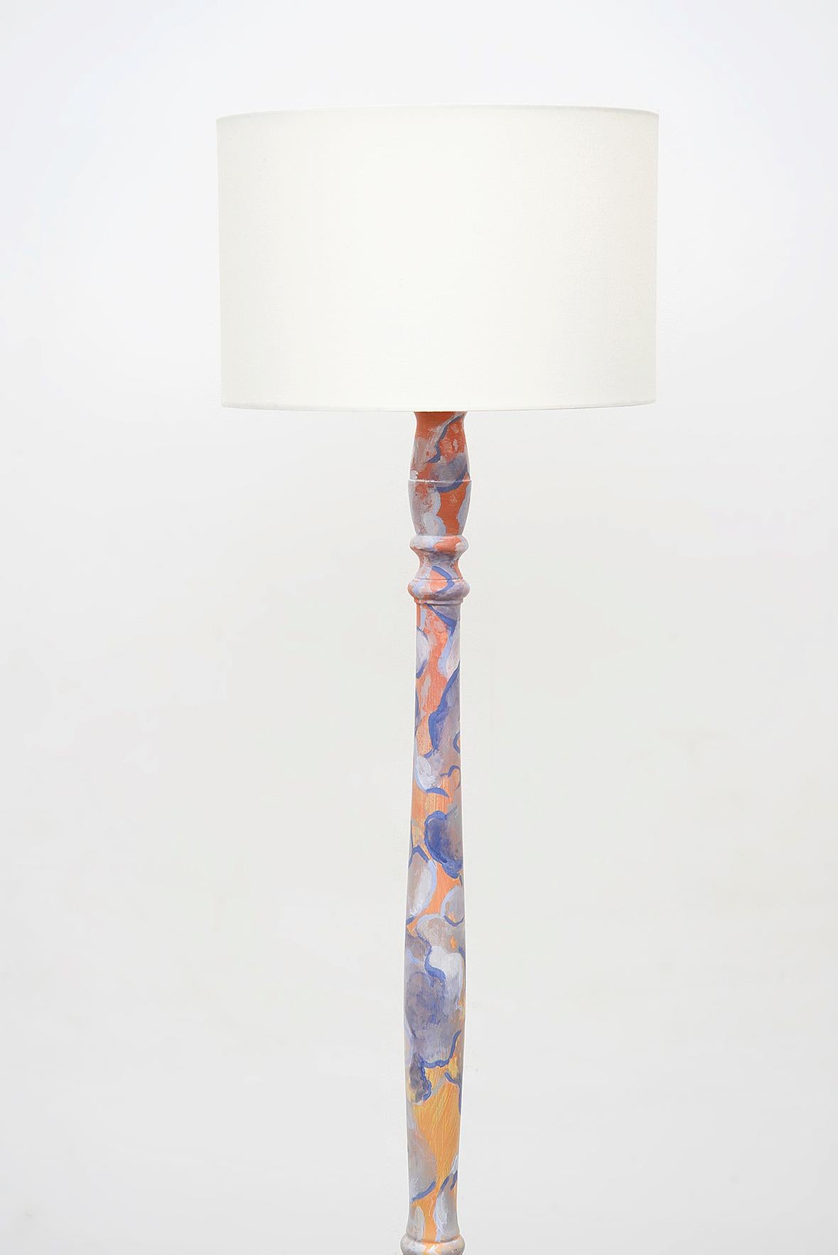 Lampada a stelo Atmosphere - Contemporanea, dipinta a mano con paesaggio celeste, In magazzino - Art Contemporaneo di Rose Fulbright