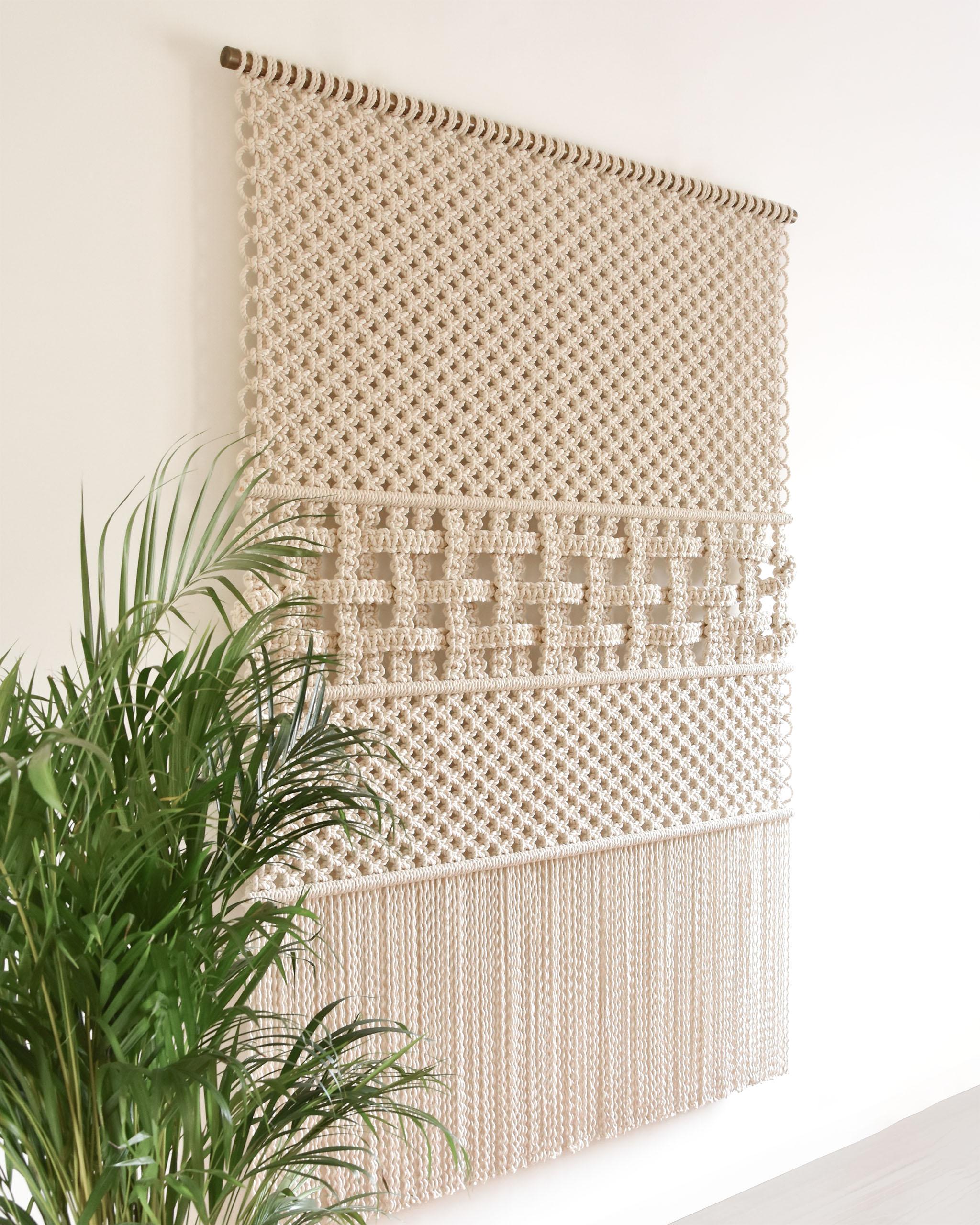 Wandteppich aus Faserkunst, Macrame-Wandbehang, WOVEN THROUGH TIME von TAMAR SAMPLONIUS (Zeitgenössisch), Art, von Tamar Samplonius