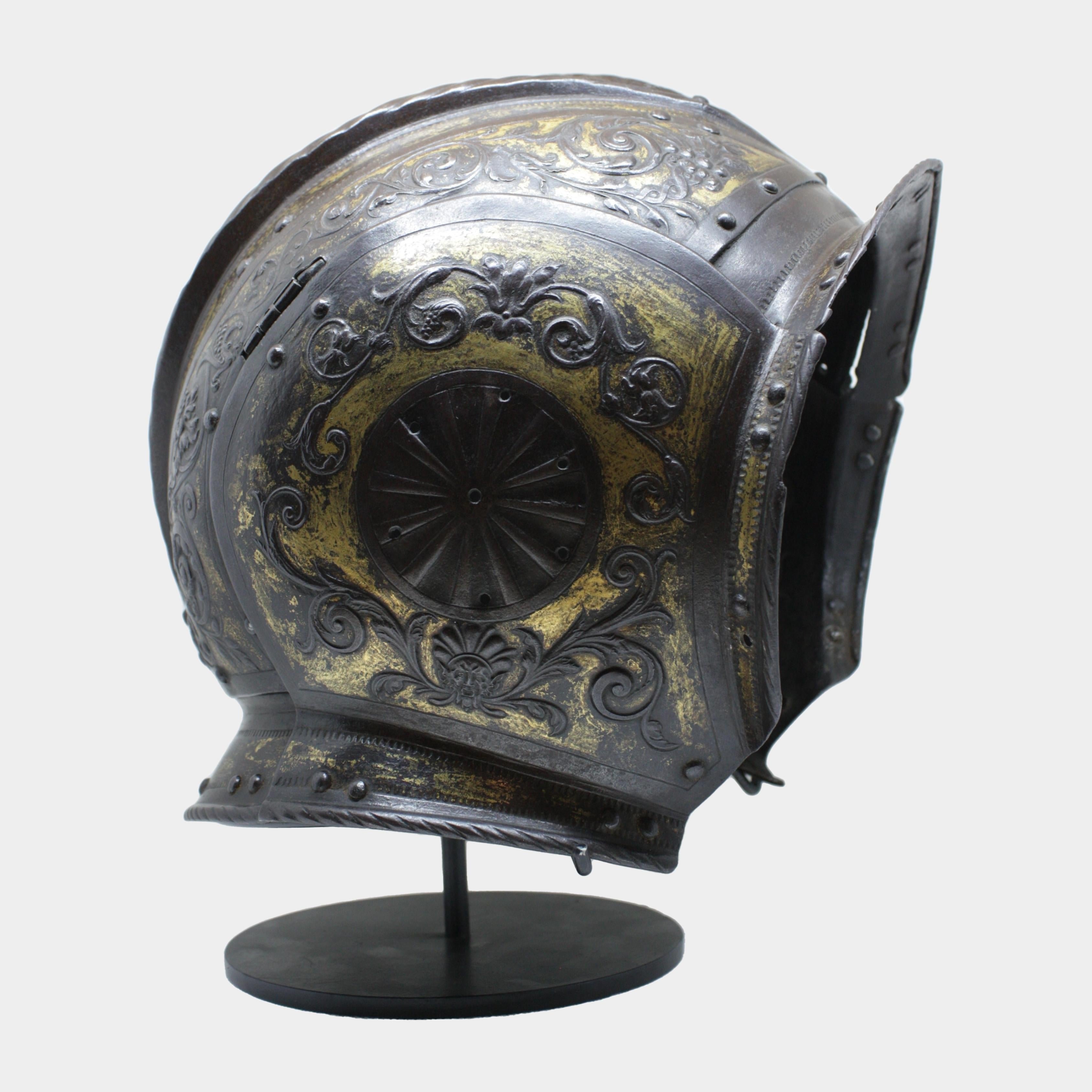CASCO DE DESFILE