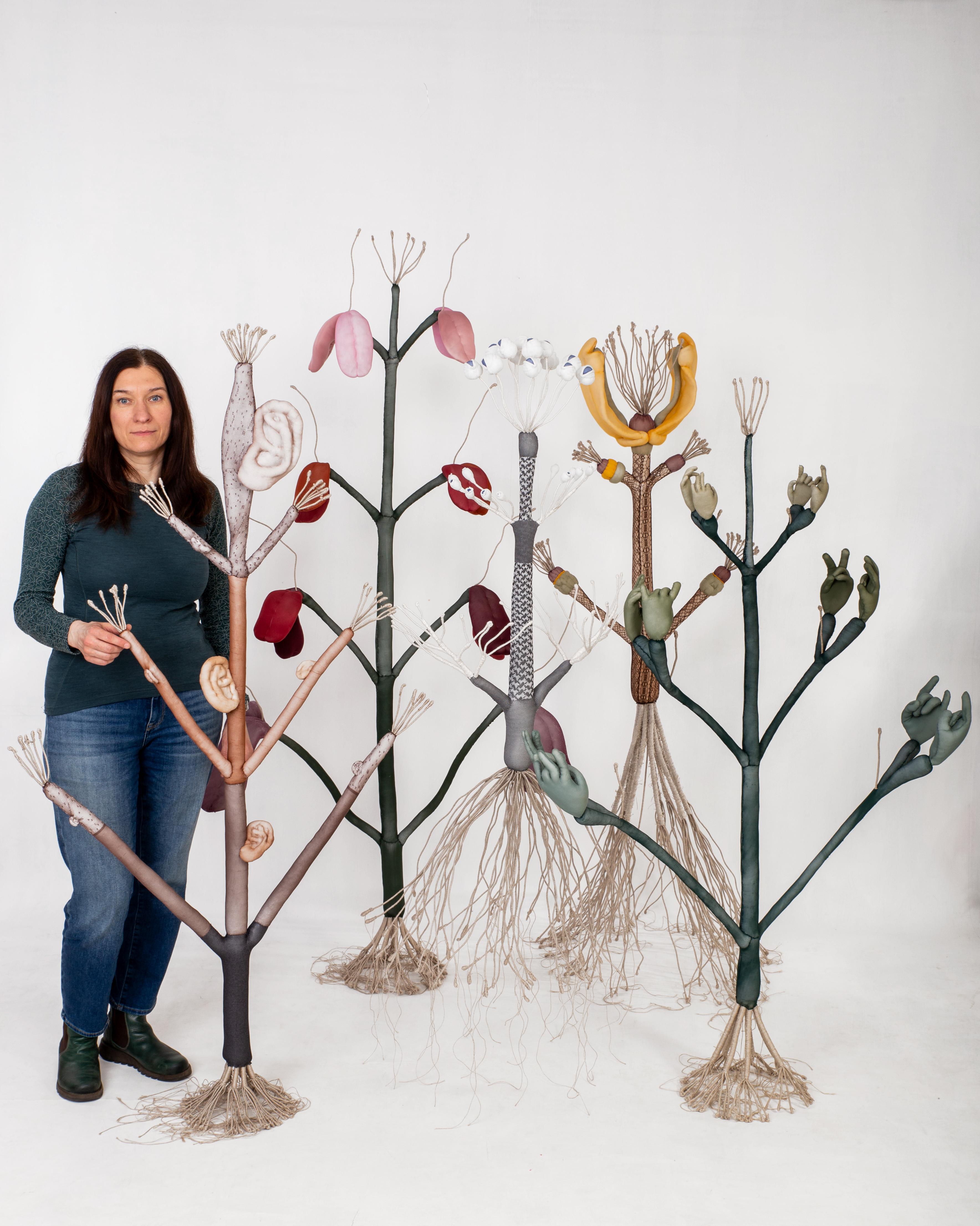 Sculpture florale contemporaine colorée en textile - 