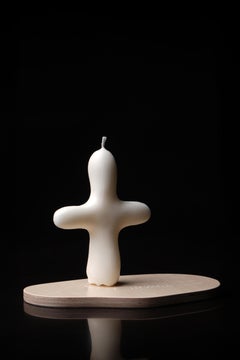 Vela escultórica de cera de palma según las esculturas de cerámica de un artista contemporáneo