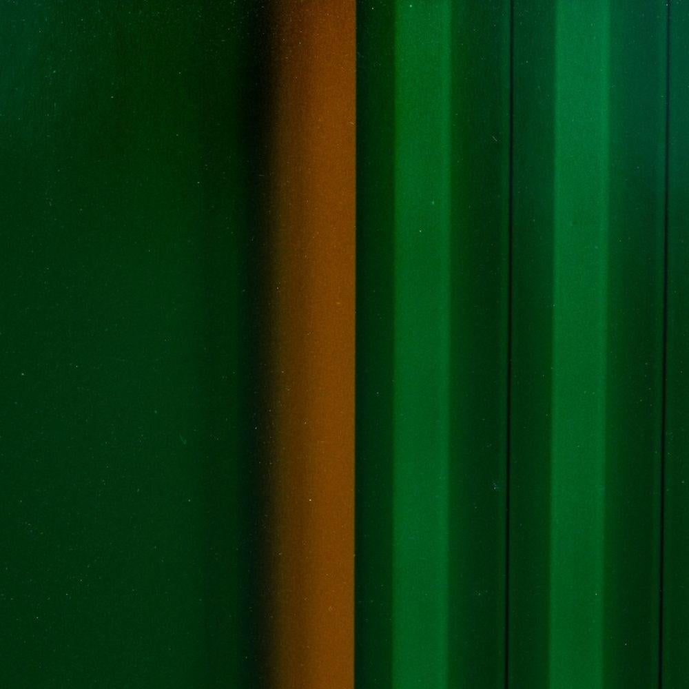 Anne Sager (estadounidense, 1930-2024), Abstracción en verde, Composición digital, Impresión cromogénica, firmada abajo a la derecha, en paspartú, sin enmarcar. Imagen: 17,75