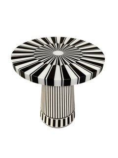 Tavolo geometrico in bianco e nero dipinto a mano