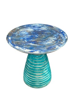 Mesa auxiliar pintada a mano en azul abstracto