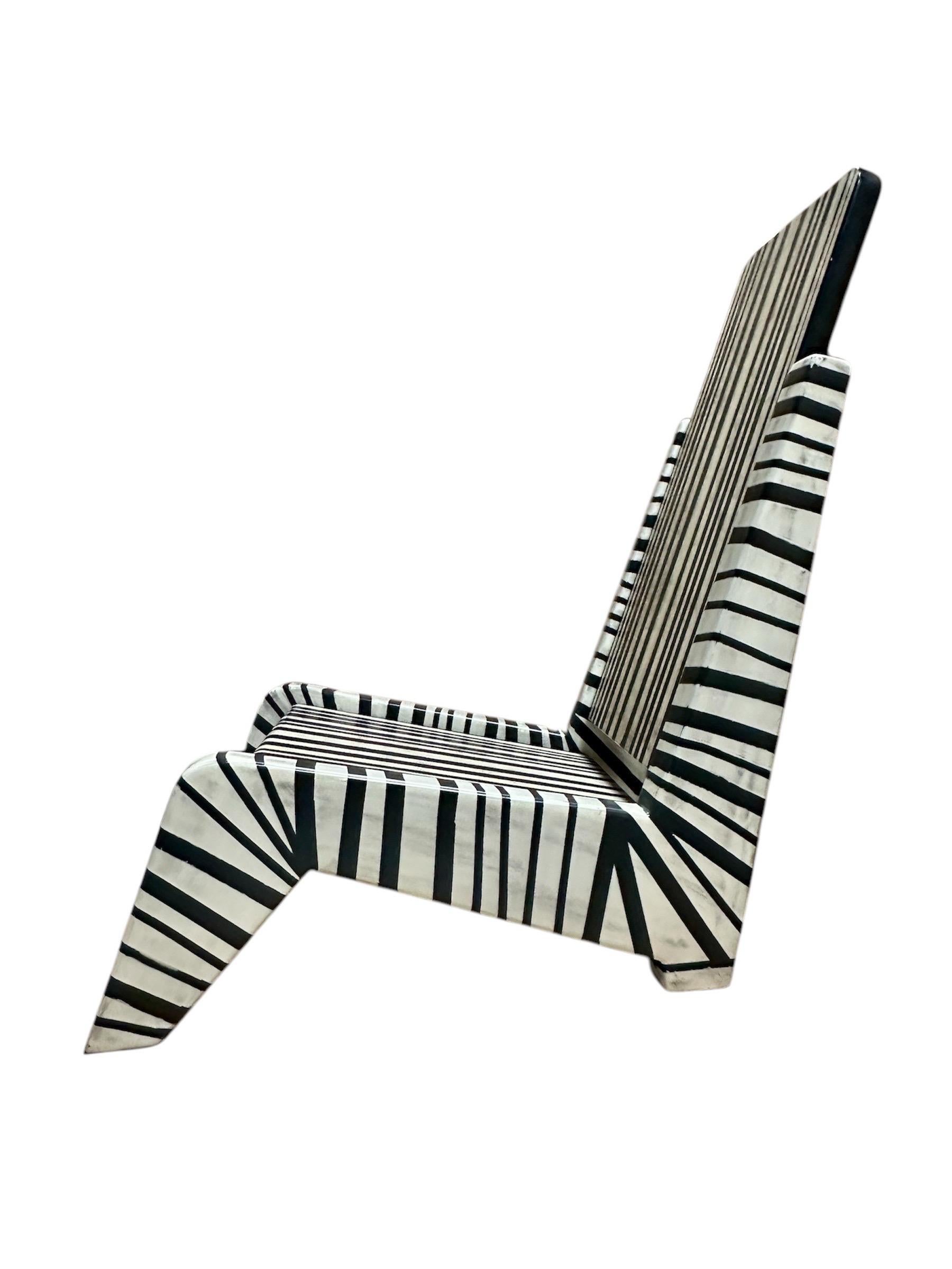 Chaise Zebra unique peinte à la main - Chaise de luxe moderne de Mahesh Sharma en vente 3