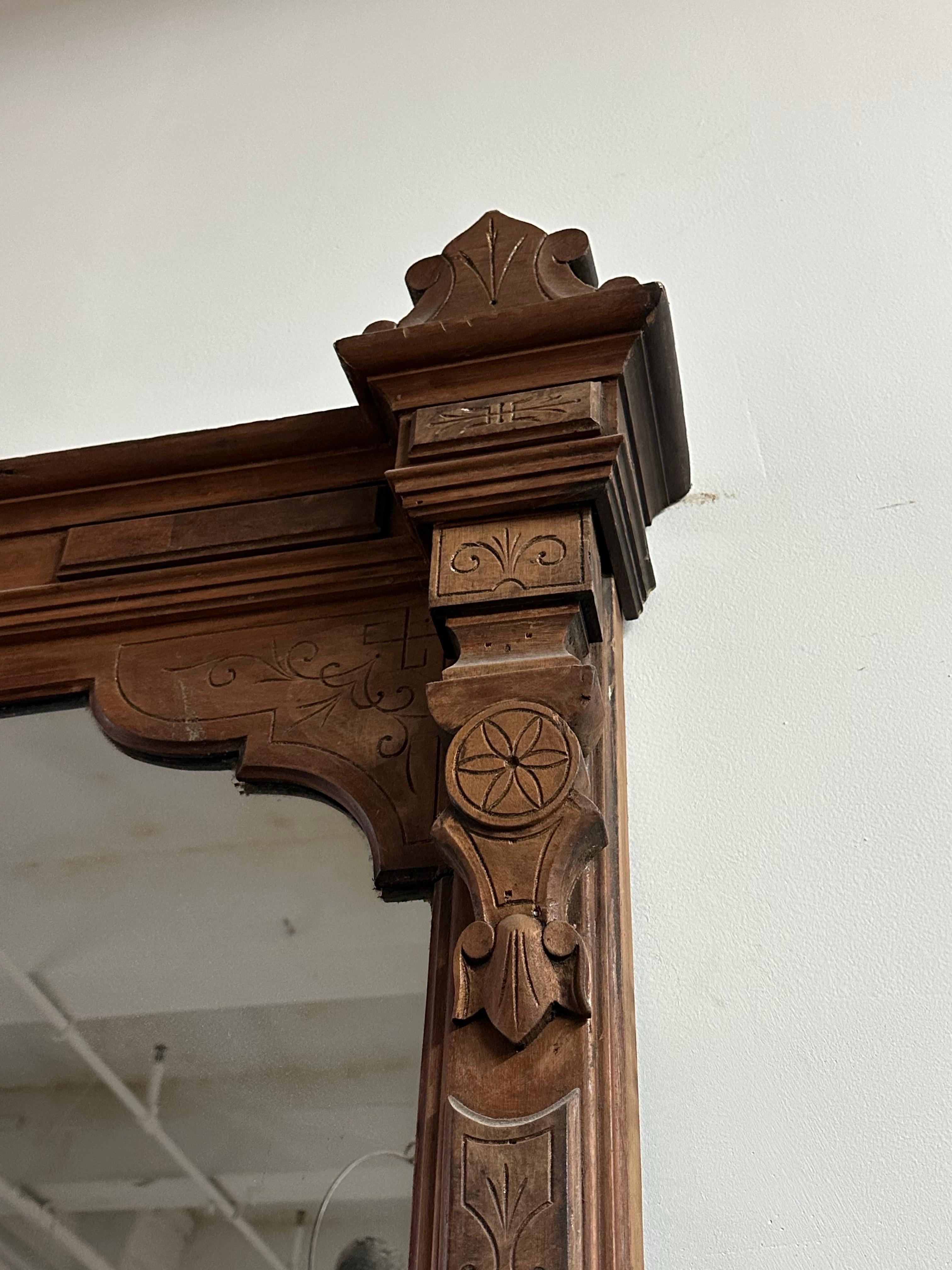 Antique Victorian Eastlake Hall Mirror - Fin 19e / début 20e siècle en vente 1