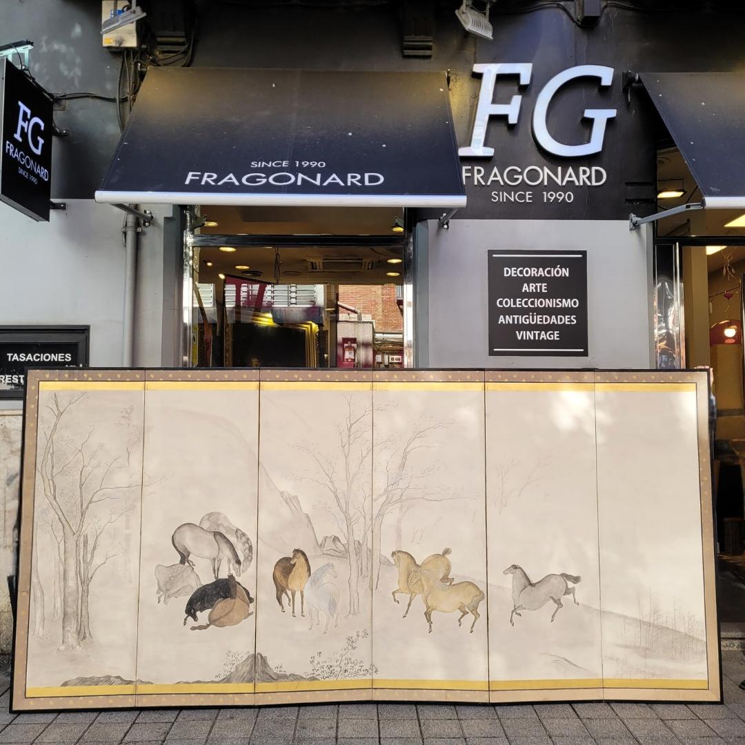 One of a kind and incredible six-panel Hasegawa school folding screen, featuring horses, is an exceptional piece.
