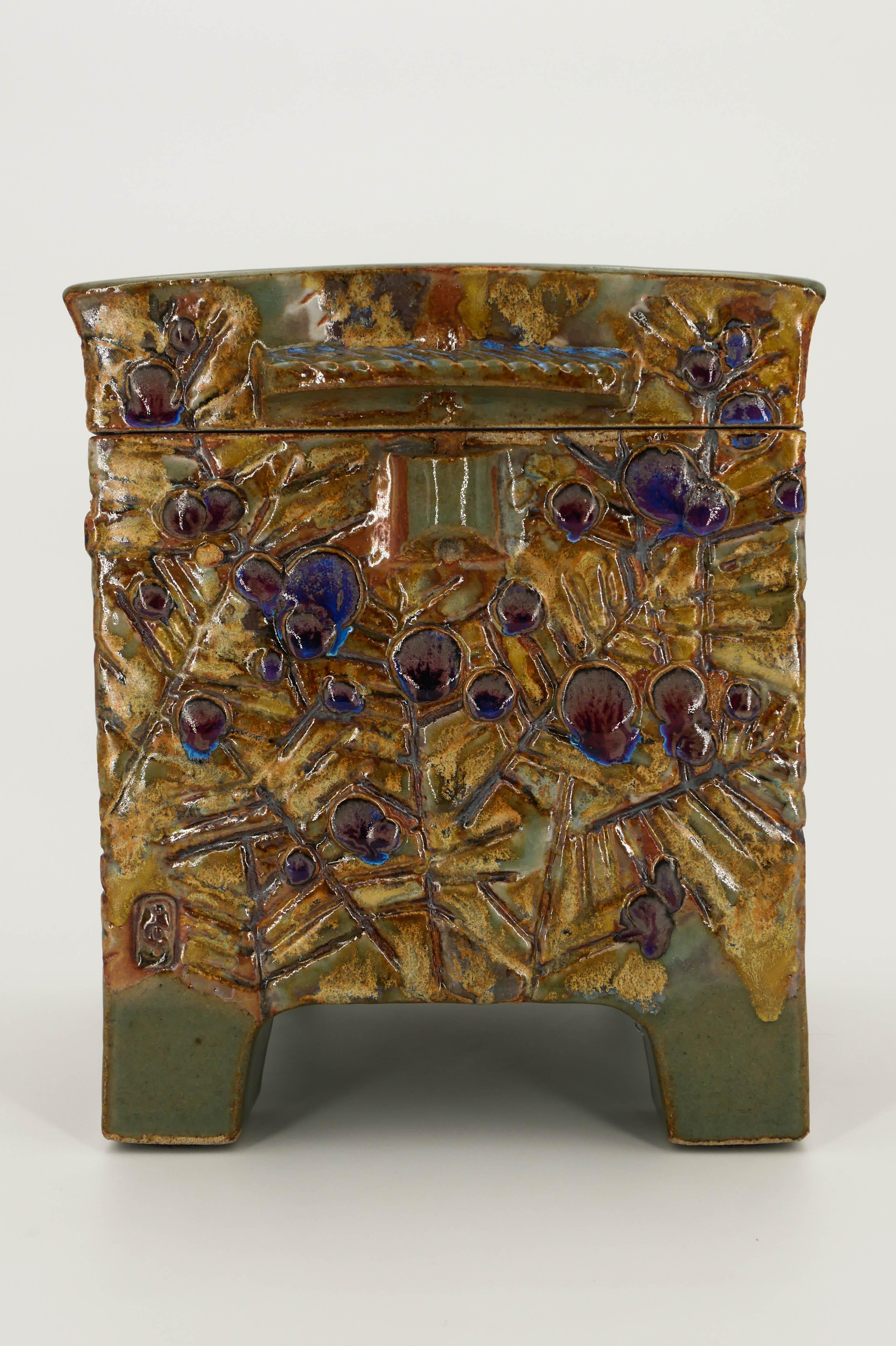 2012 - Unique piece

Techniques: Stoneware chests, modelled, engraved, glazed, cabochon - Layered glazes - Wax reserves - Brush decorations - Glazes from my mineral research - Reductive firing at 1280°.

Signed below JC Canonne and stamped on the