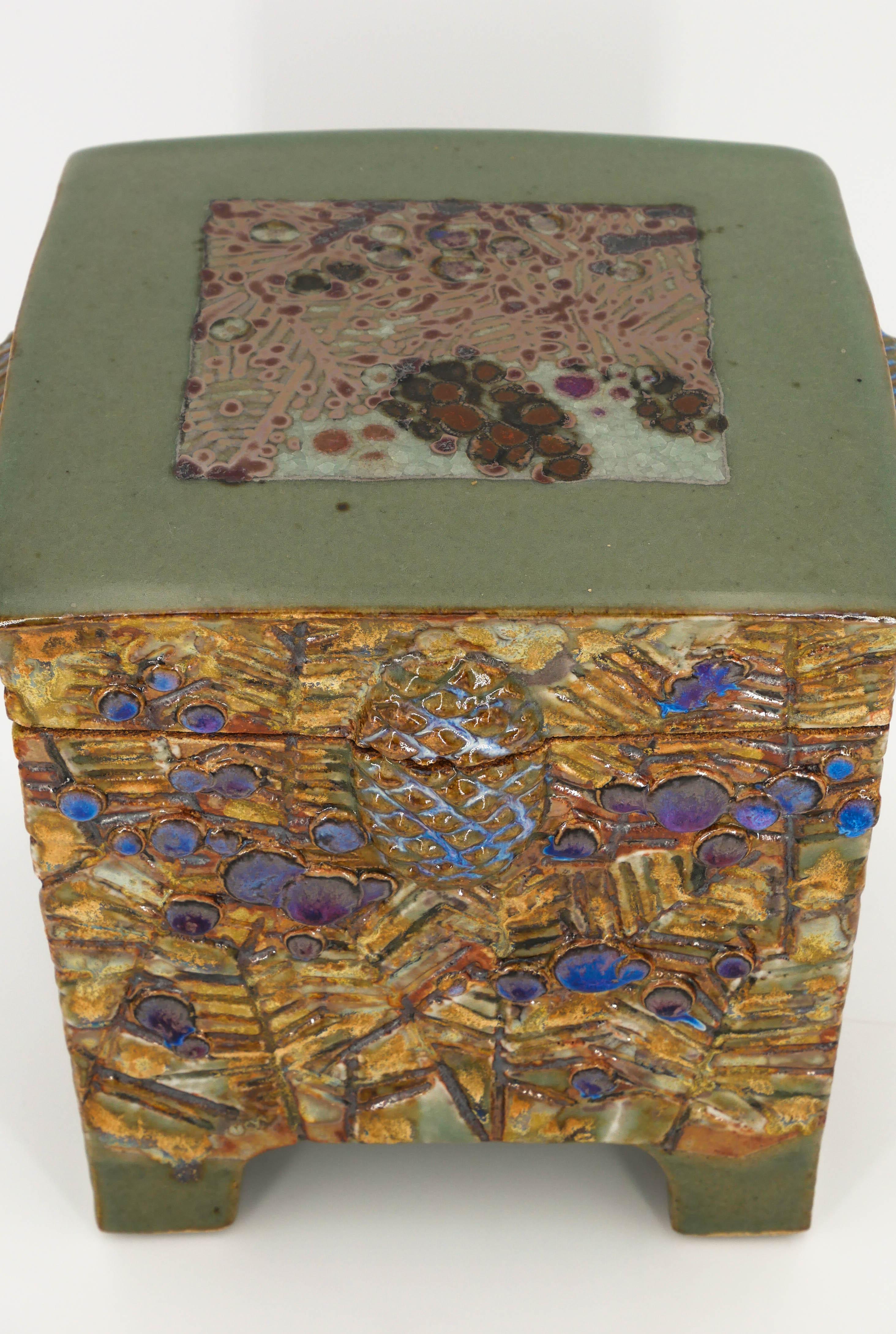 Coffre céramique « Le Pin » For Sale 9