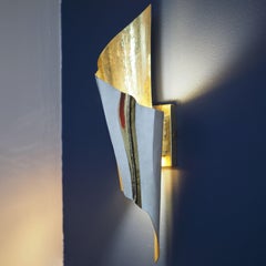 Wandleuchte " 紙照 - Kamiakari " Gehämmertes und patiniertes Messing