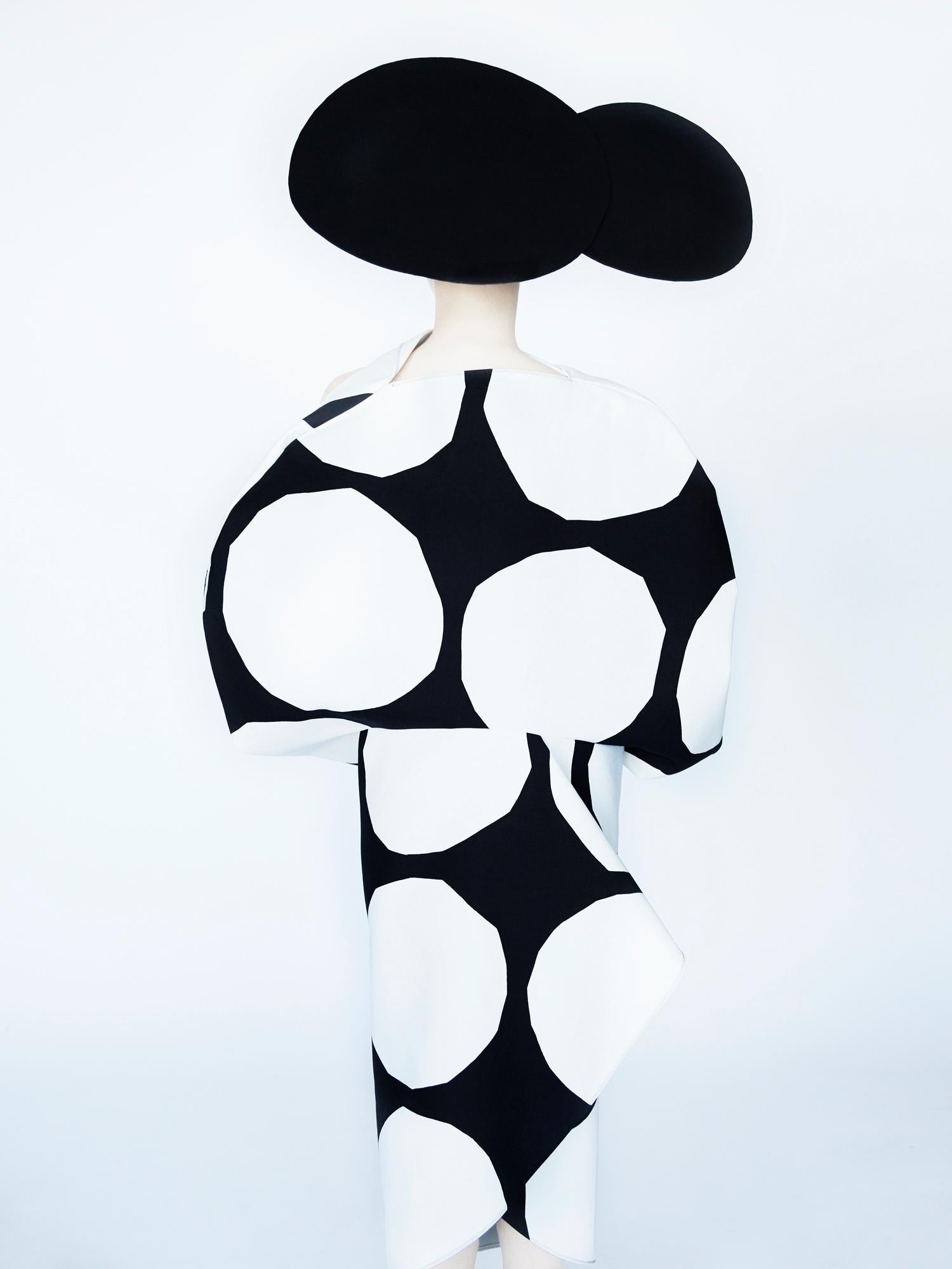 Erik Madigan Heck Color Photograph – Junya Watanabe, ohne Gesicht 