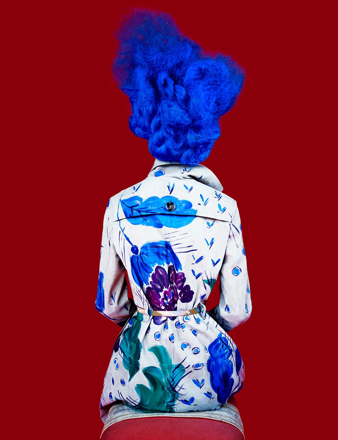 Color Photograph Erik Madigan Heck - Numéro Paris, Vieux avenir 