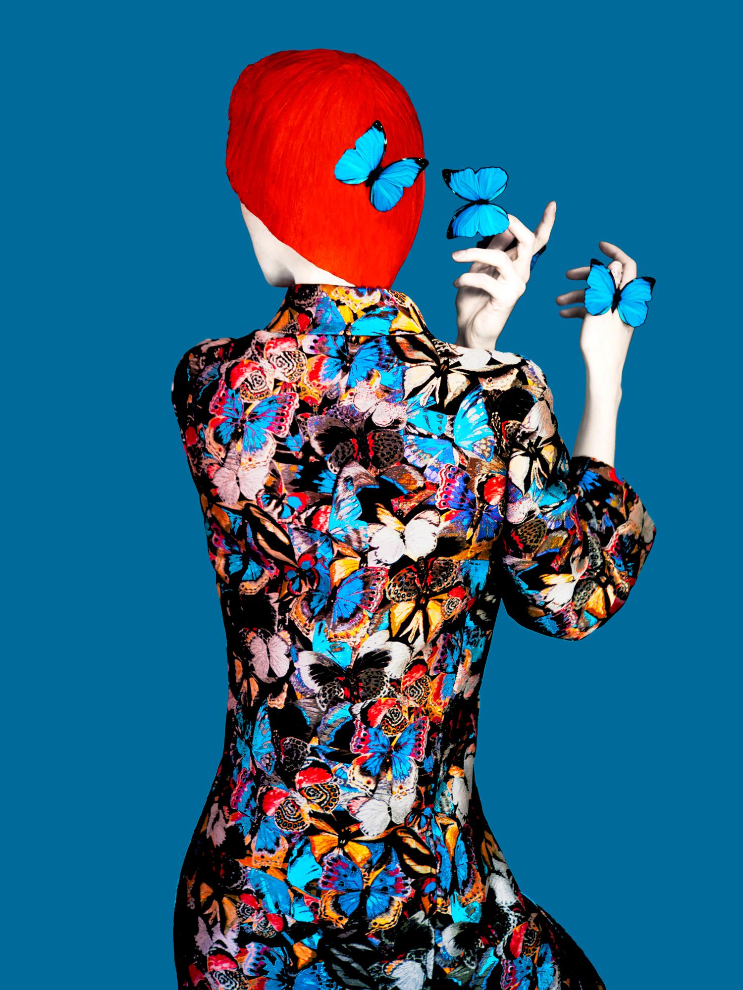 Color Photograph Erik Madigan Heck - Sans un visage (Valentino), Vieux avenir 