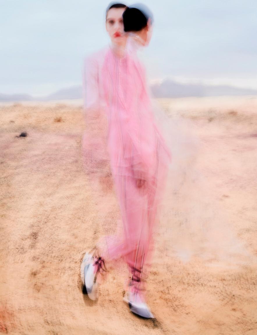 Txema Yeste Color Photograph – Amandine in Rosa
