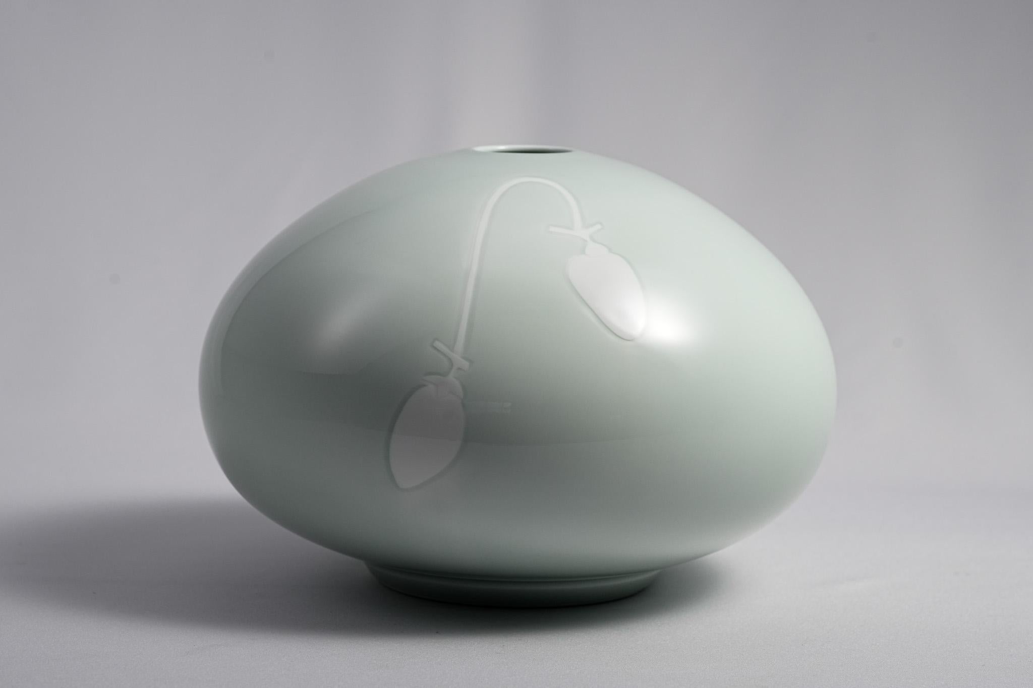 Celadon Persimmon Vase im Angebot 1