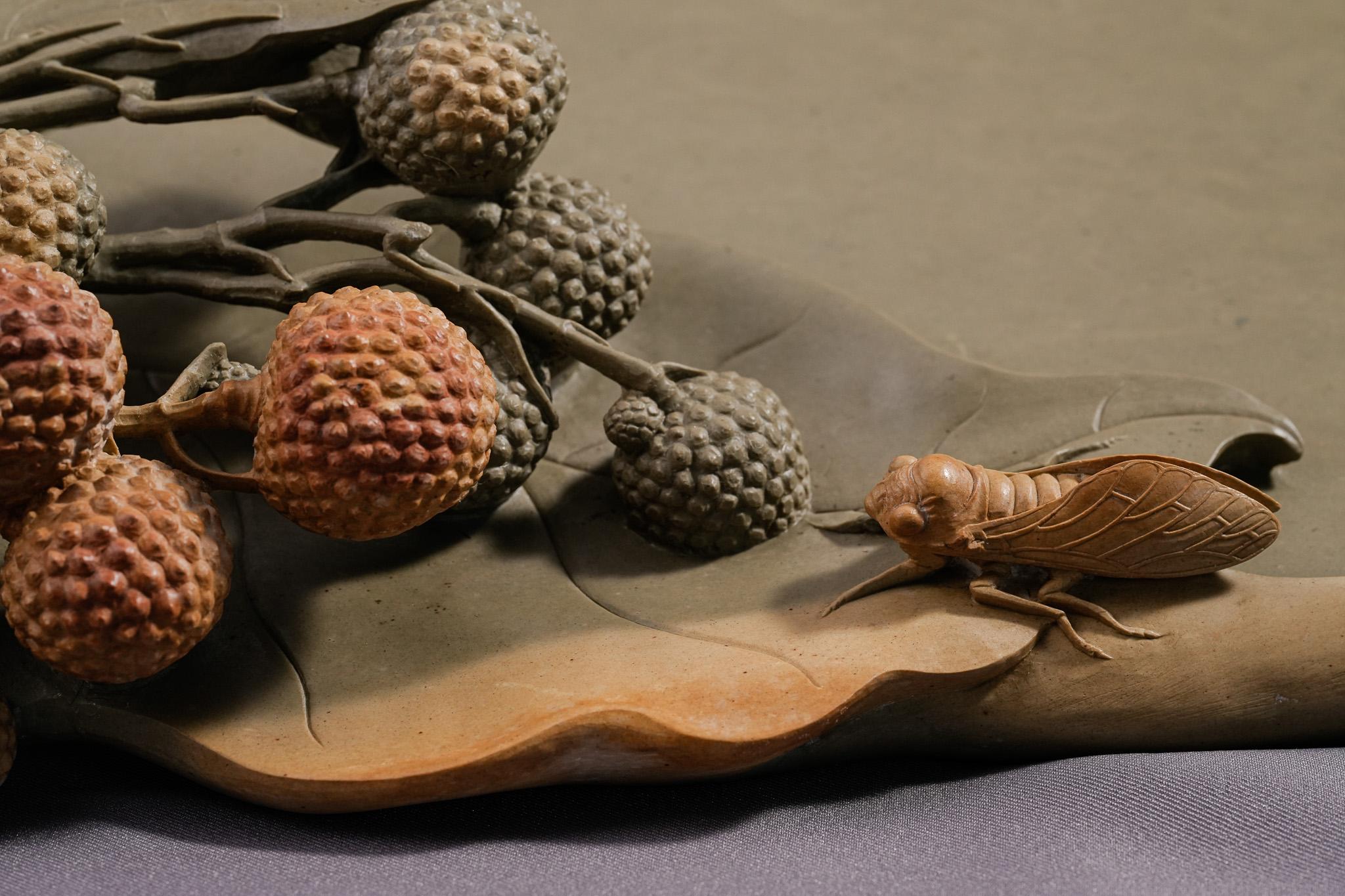 Lychee Abundance, Duan Stone Auspicious Fortune Desk Ornament im Angebot 12
