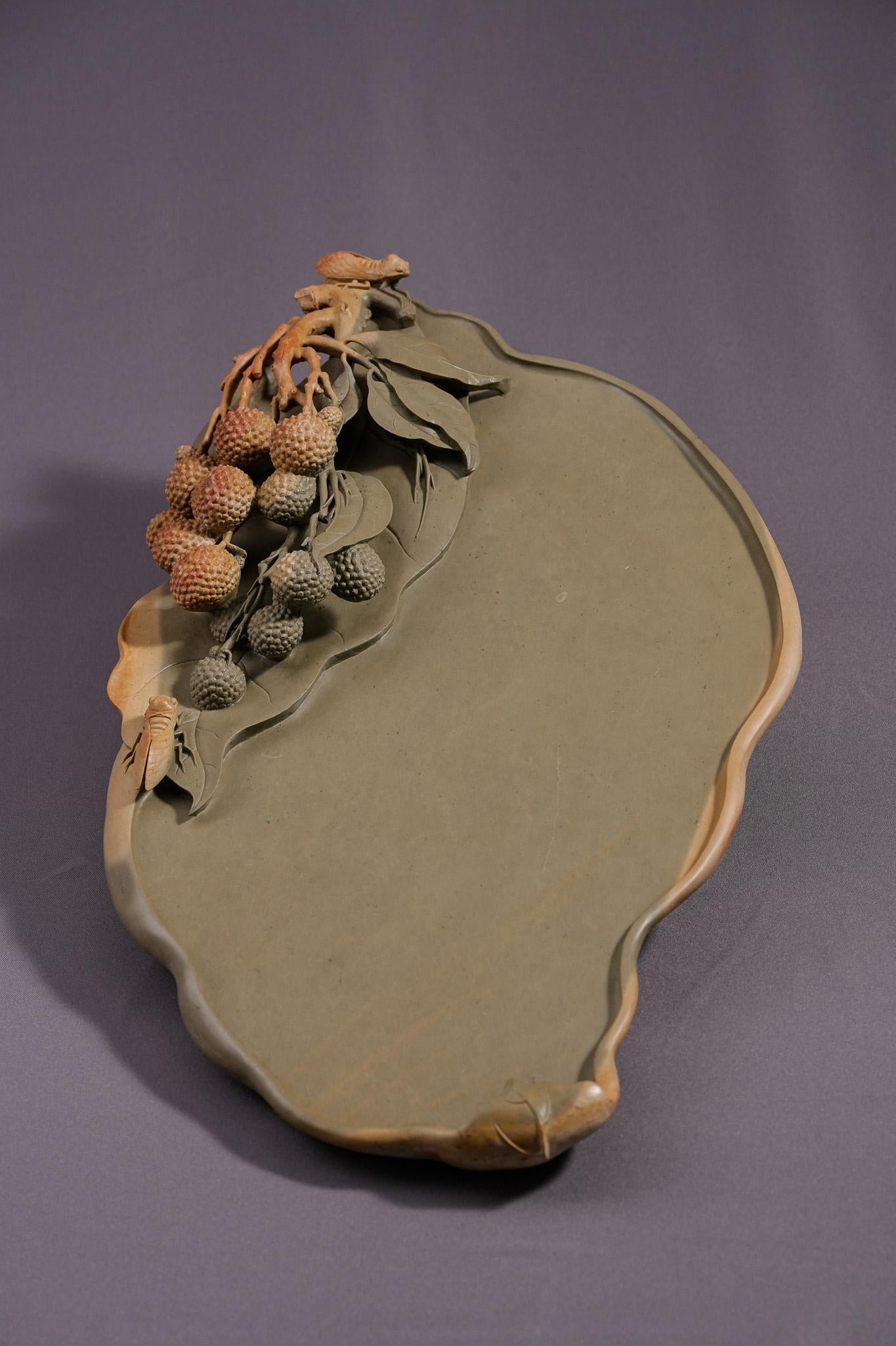 Lychee Abundance, Duan Stone Auspicious Fortune Desk Ornament im Angebot 2
