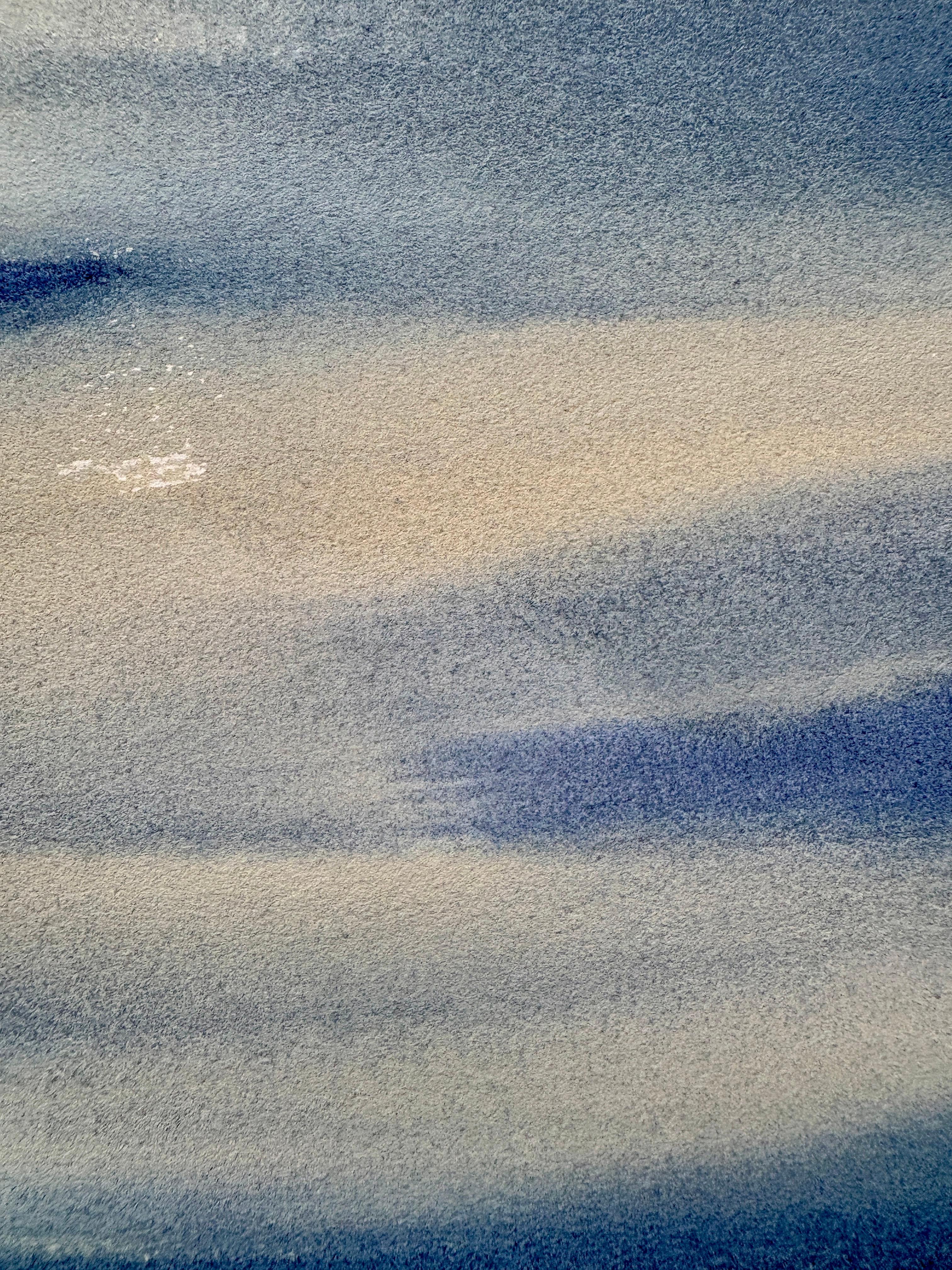 Ce paysage atmosphérique peint à l'aquarelle sur papier d'archives par Dodi Fredericks représente un ciel serein et lunatique avec une lumière vibrante à travers l'horizon vert printanier lointain. La douceur du lavage donne l'impression d'être en