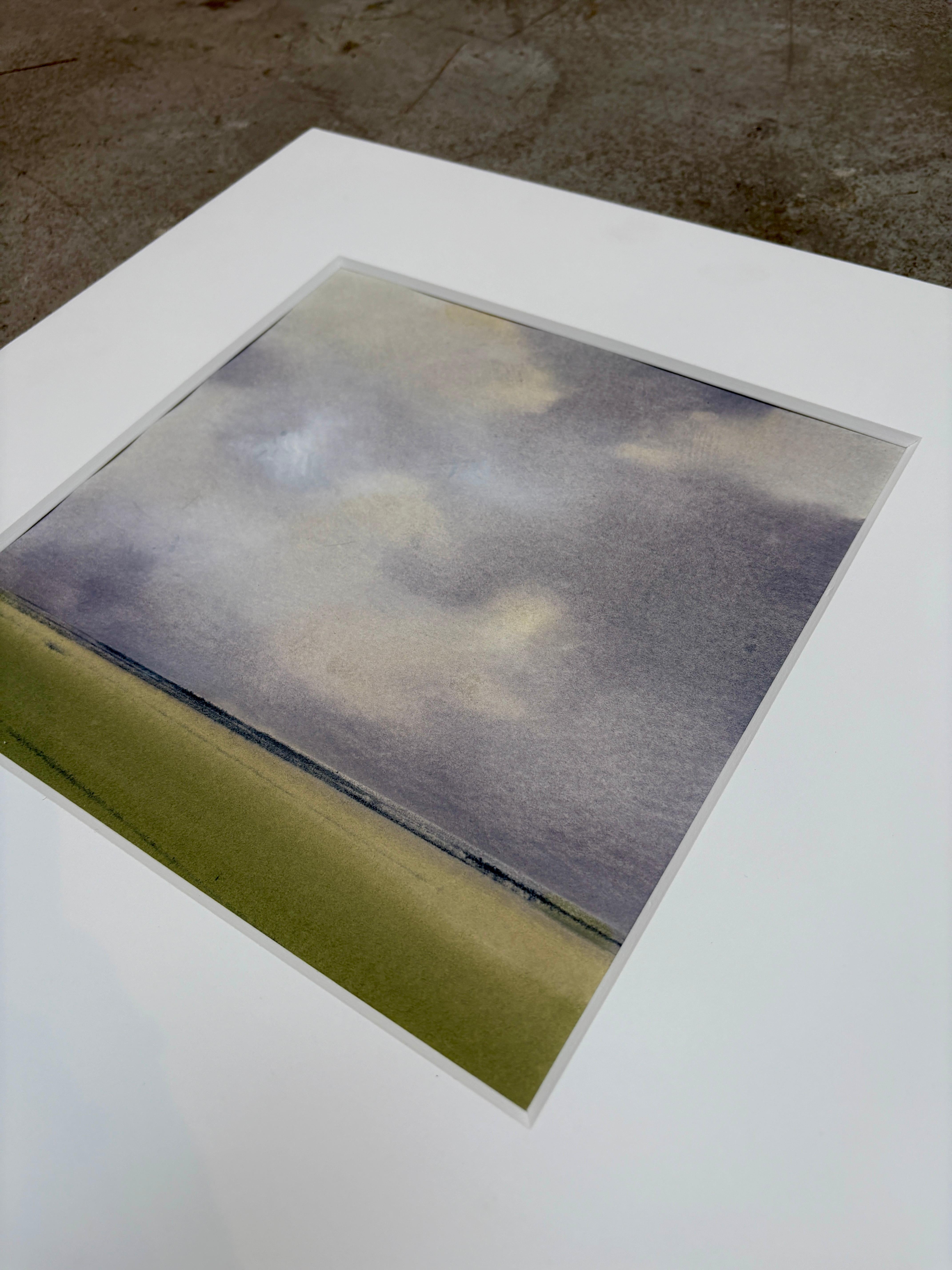 Dans la brume, paysage atmosphérique peint à l'aquarelle, 2025 en vente 6