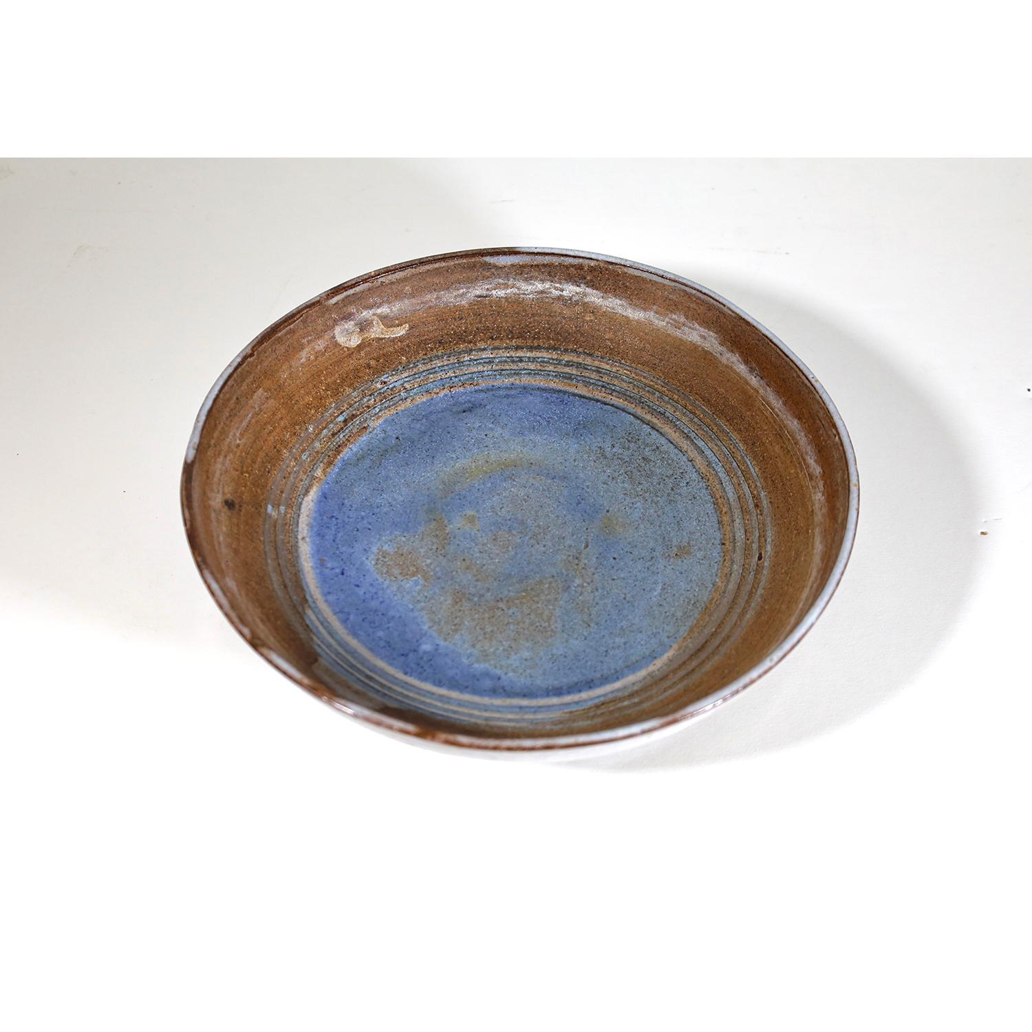 A wonderful and classic Bauhaus inspired low bowl form created by Marguerite Wildenhain, at Pond Farm, in Guernville, CA.
Wildenhain was trained at the German Bauhaus, before moving to the United States with her fellow artist, and husband, Franz