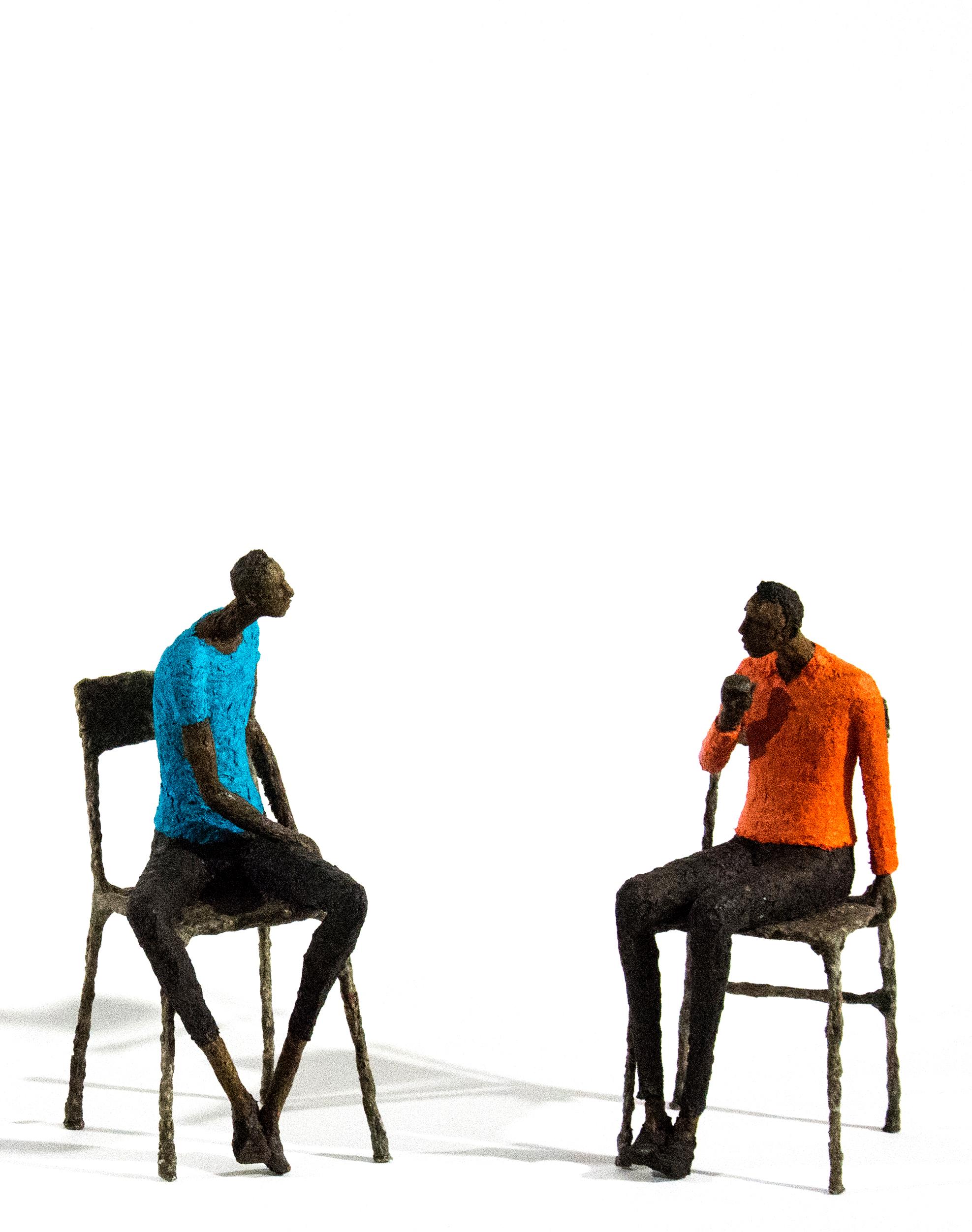 Paul Duval Figurative Sculpture - Deux hommes en attente, bleu et orange