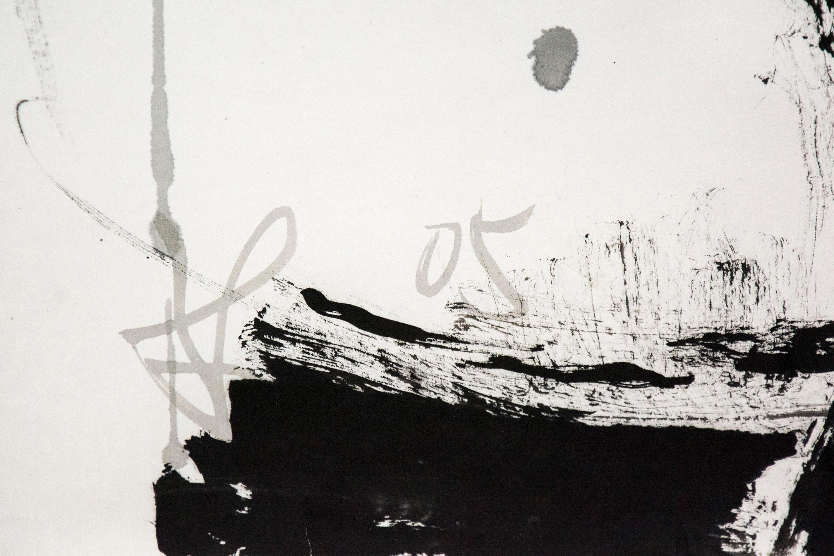 Whiting - noir, blanc, abstraction figurative, encre brossée sur papier - Gris Abstract Painting par Andrew Lui