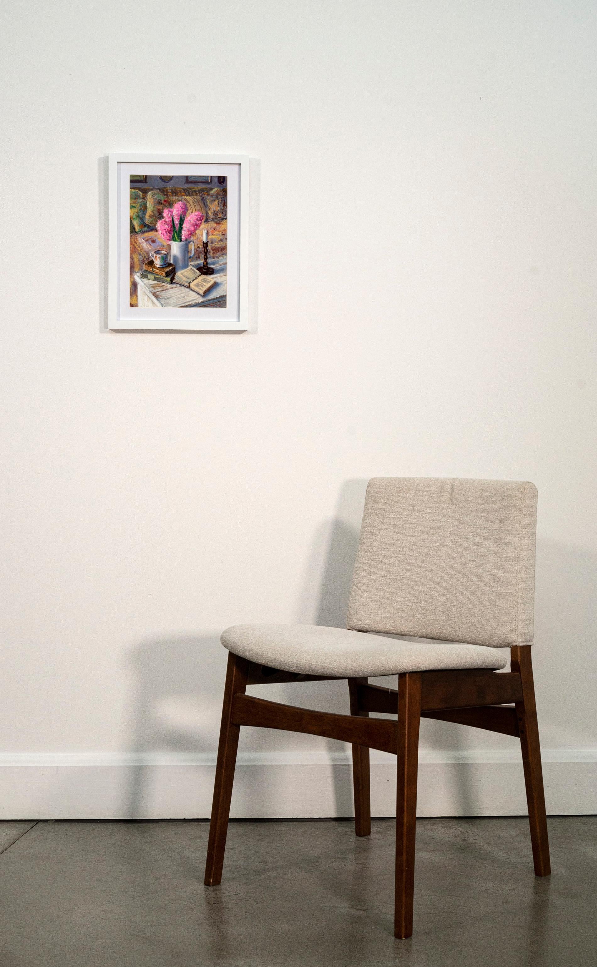 Série intérieure, livre - contemporain, réaliste, nature morte, pastel sur papier - Gris Interior Art par Ciba Karisik