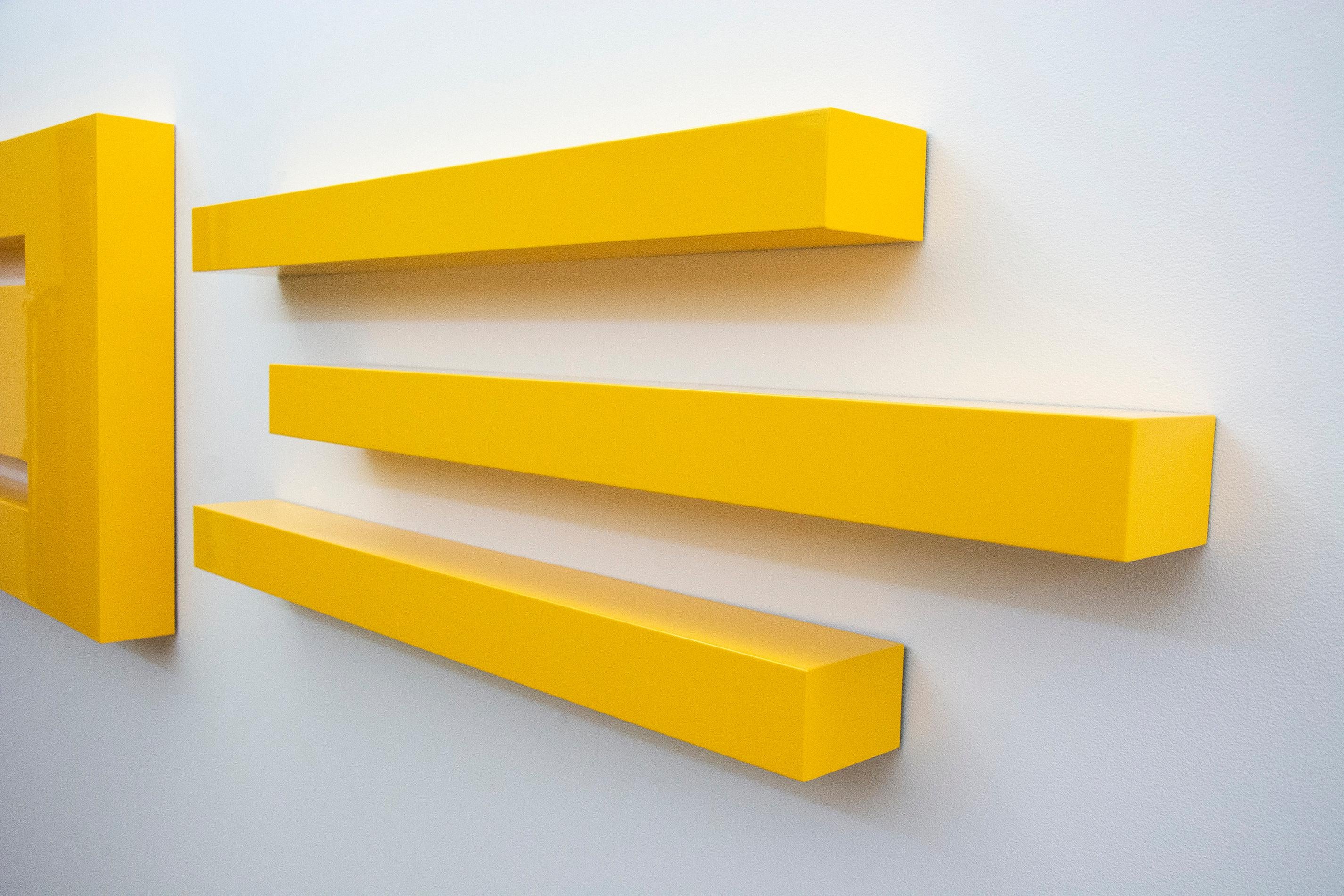 Foundations, Gelb – große, glatte, helle, glänzende, abstrakte Wandskulptur im Angebot 2