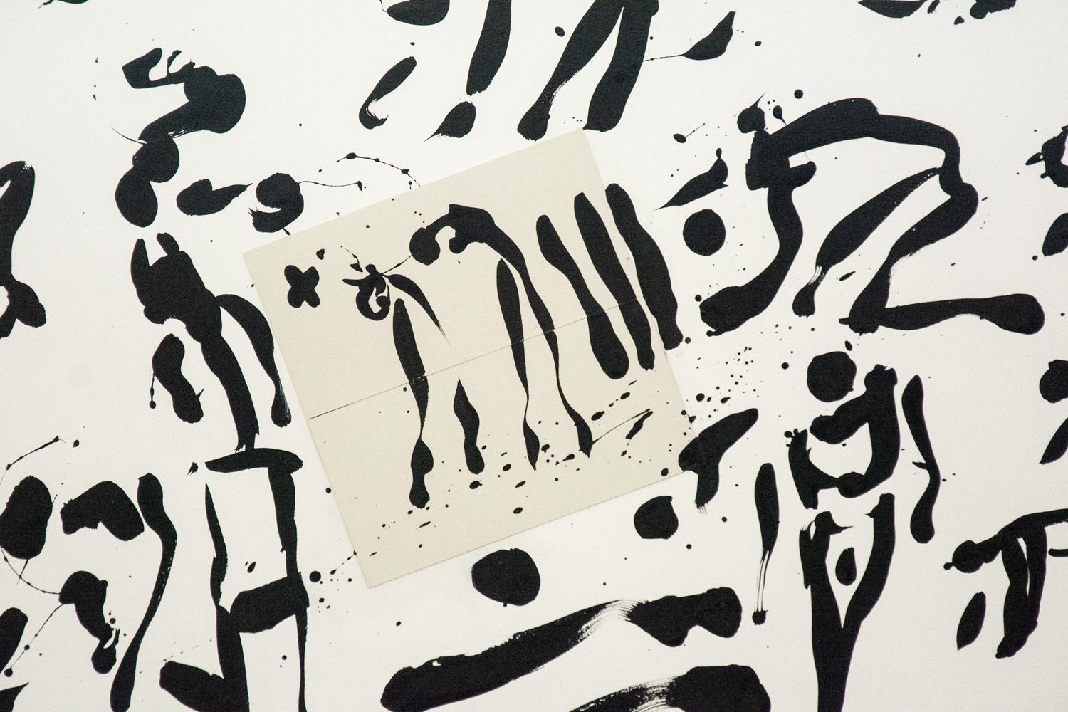 Antonia's Line (pour Marleen Gorris) - noir et blanc, encre abstraite sur papier - Contemporain Art par Lynne Fernie