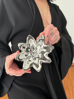 Vesper marmorierte Keramikschale, skulpturales Gefäß in Schwarz und Weiß