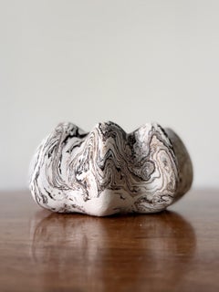 Cuenco de cerámica jaspeada Isolda, Vasija escultórica de porcelana