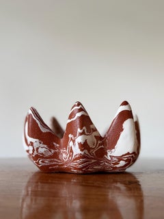 Ciotola in ceramica marmorizzata Solstice, vaso scultoreo in gres rosso