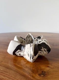 Onyx Sculptural Marmorierte Keramikschale, Schwarz-Weißes Feinsteinzeug