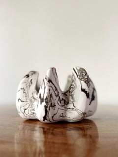 Summit Sculptural Marbled Ceramic Bowl, schwarz-weißes Feinsteinzeug