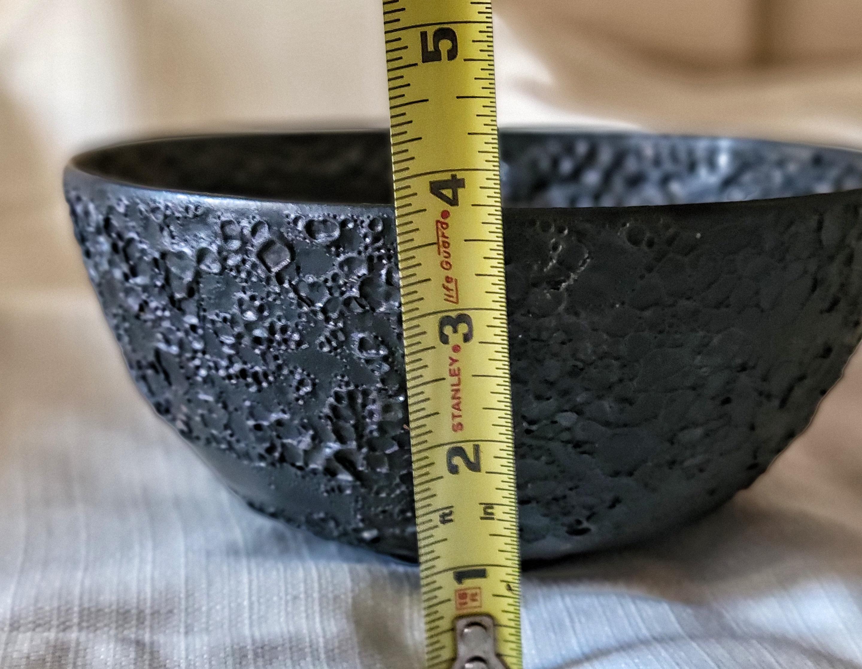 Bol en lave noire de Gertrud et Otto Natzler en vente 3