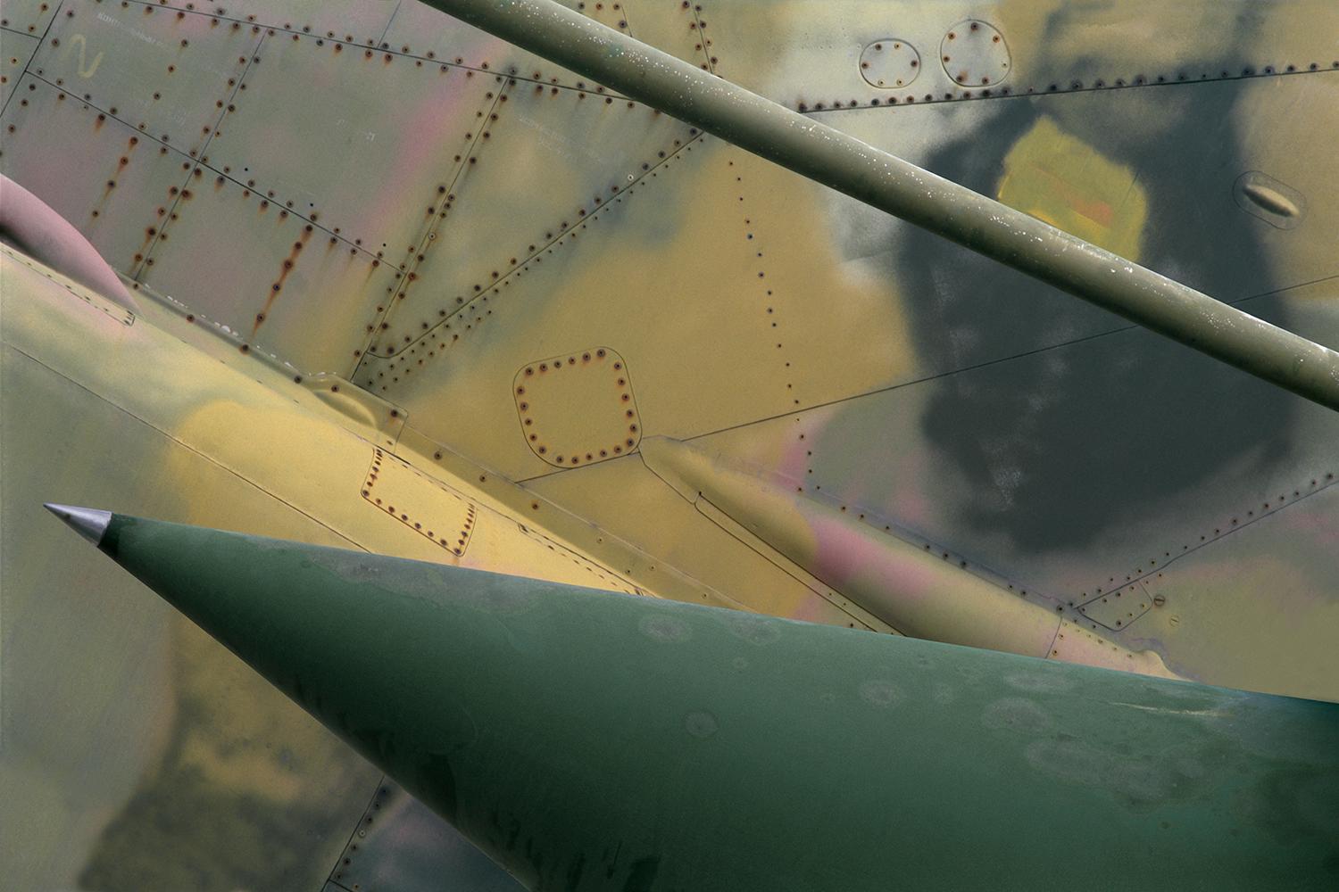 Jonathan Zimmerman Color Photograph – Suprematistische Dynamismus-Studie