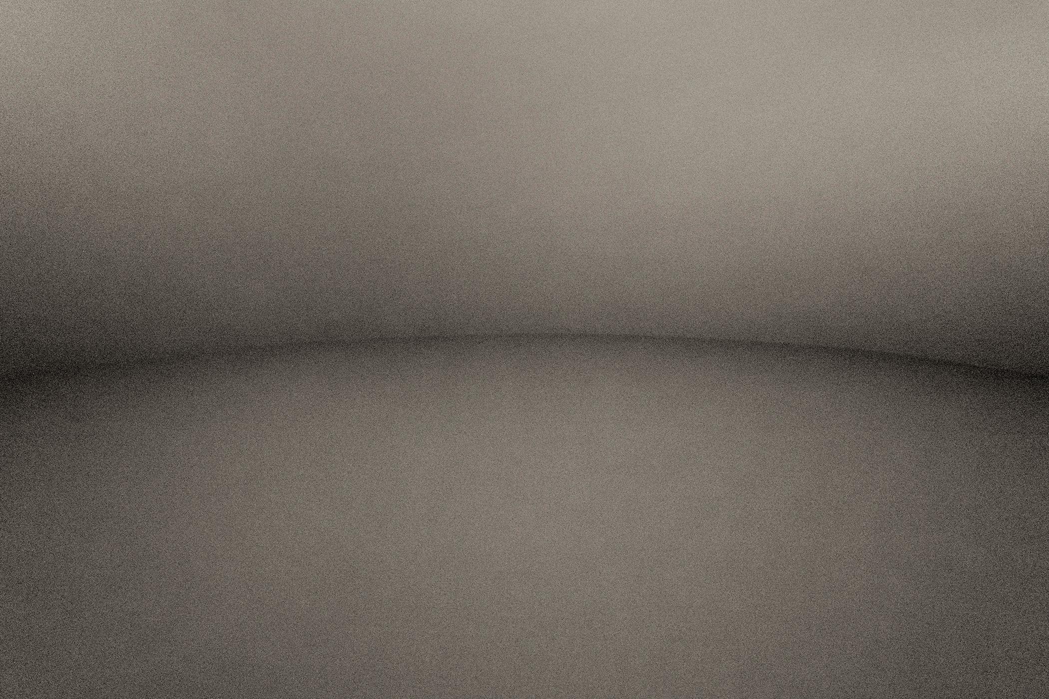 Kenji Aoki Abstract Photograph – Eckschrank Nr. 03 im Guggenheim Museum