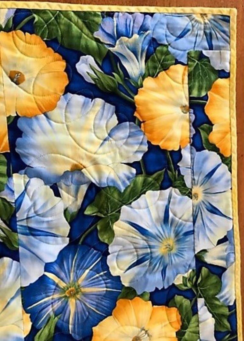 
Corazones de esperanza
Colcha para recaudar fondos a la venta, cuyos beneficios se destinarán a los refugiados ucranianos

Esta hermosa colcha se titula Corazones de esperanza y está confeccionada en los colores azul y amarillo.  Cuando compres
