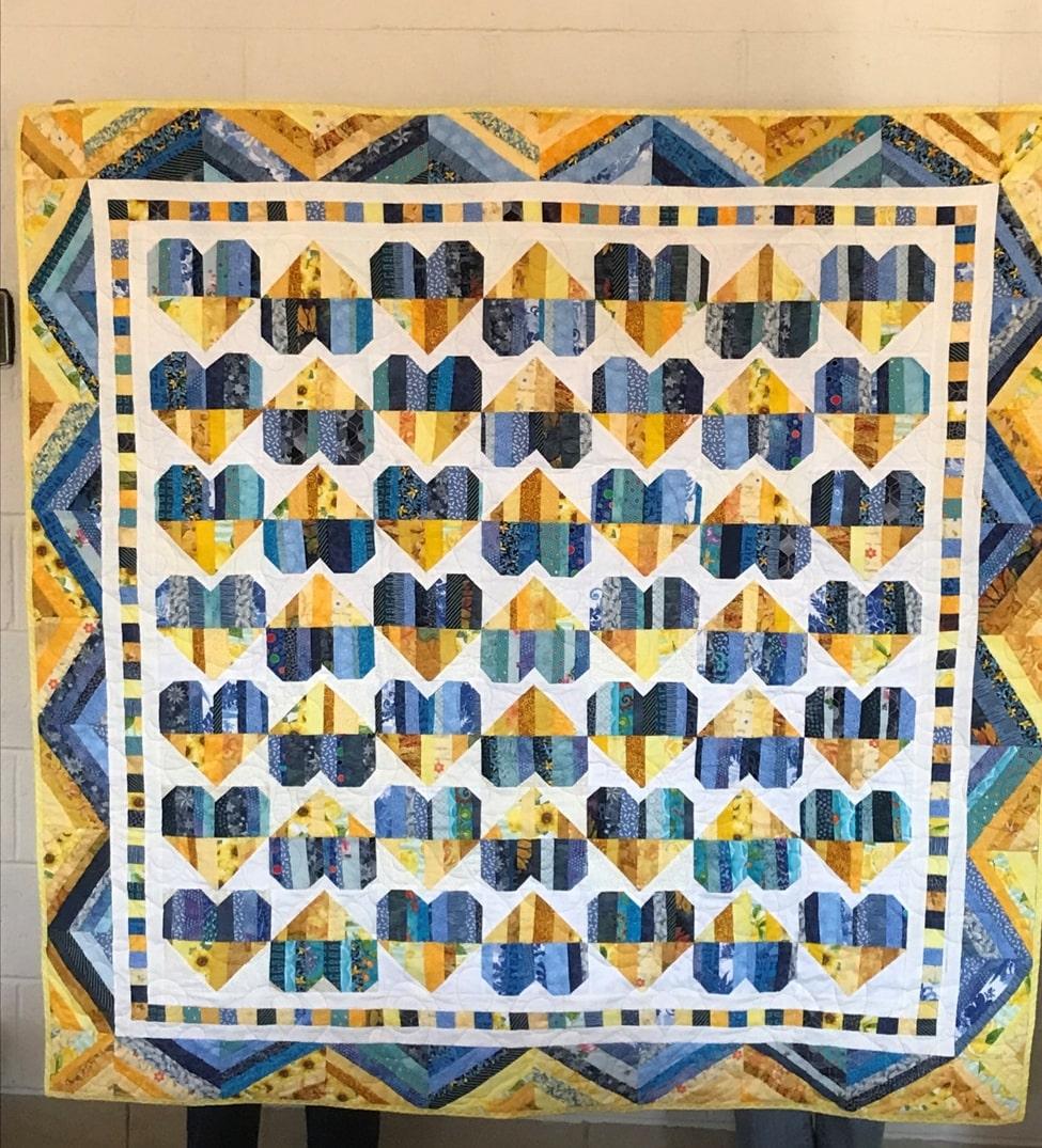 Corazones de esperanza: Colcha por Ucrania 2